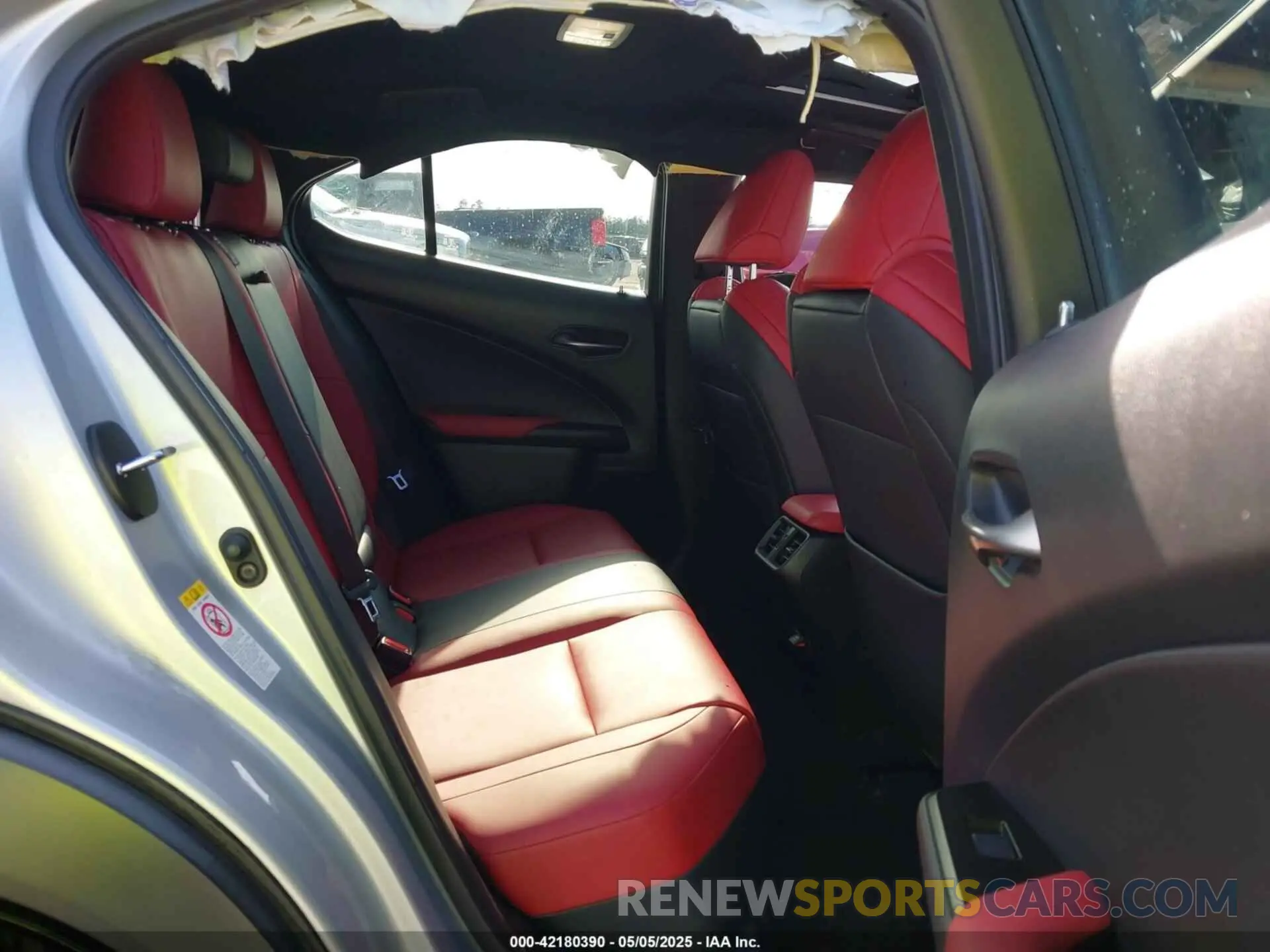 8 Photograph of a damaged car JTHY3JBH6K2013523 LEXUS UX 200 2019