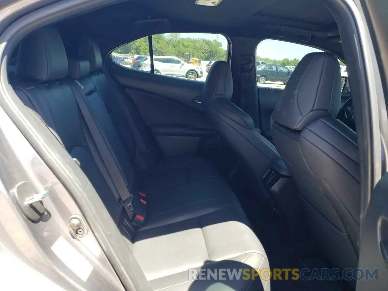 11 Photograph of a damaged car JTHY3JBH7K2016799 LEXUS UX 200 2019