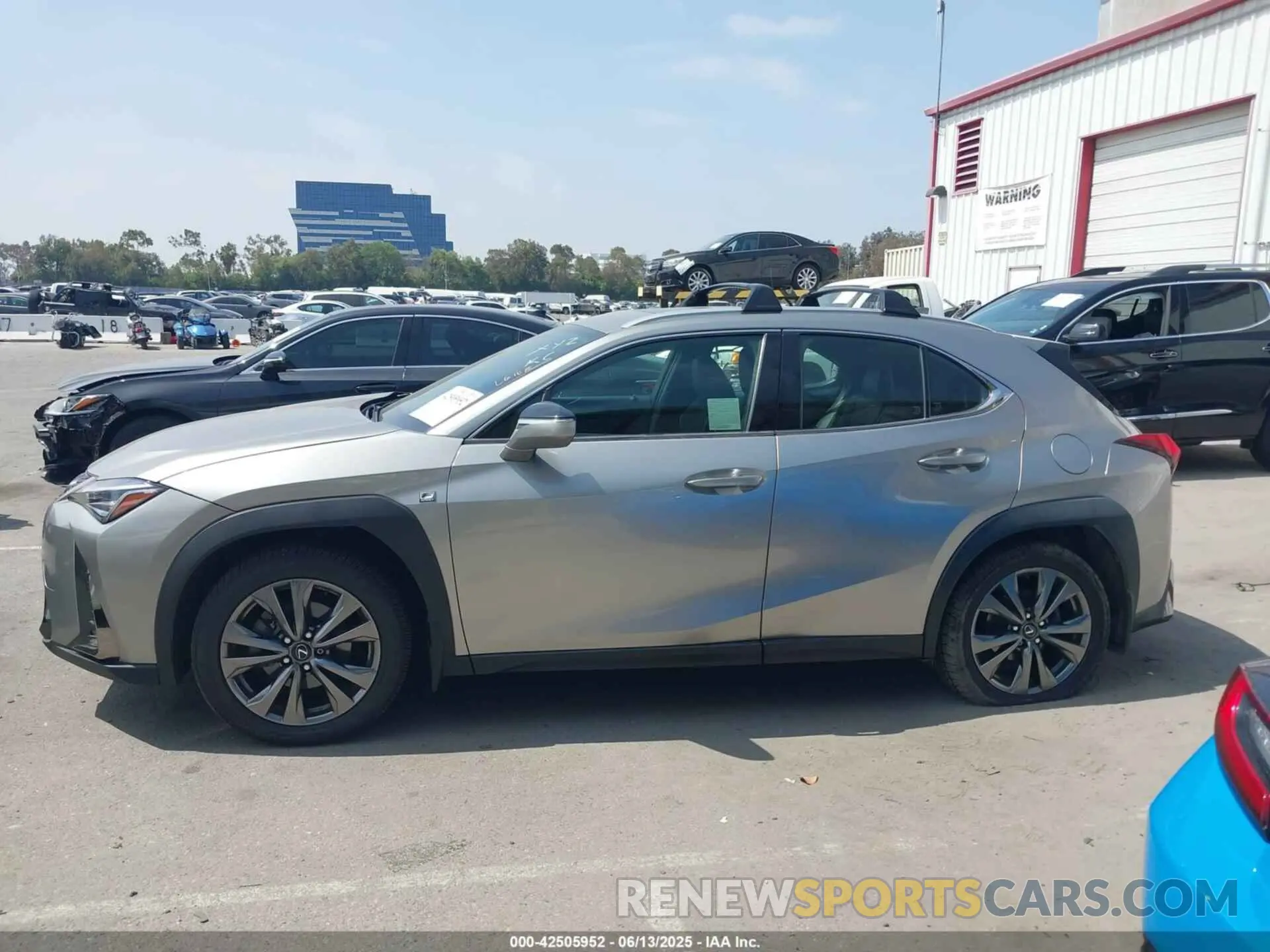 14 Photograph of a damaged car JTHY3JBH7K2017242 LEXUS UX 200 2019