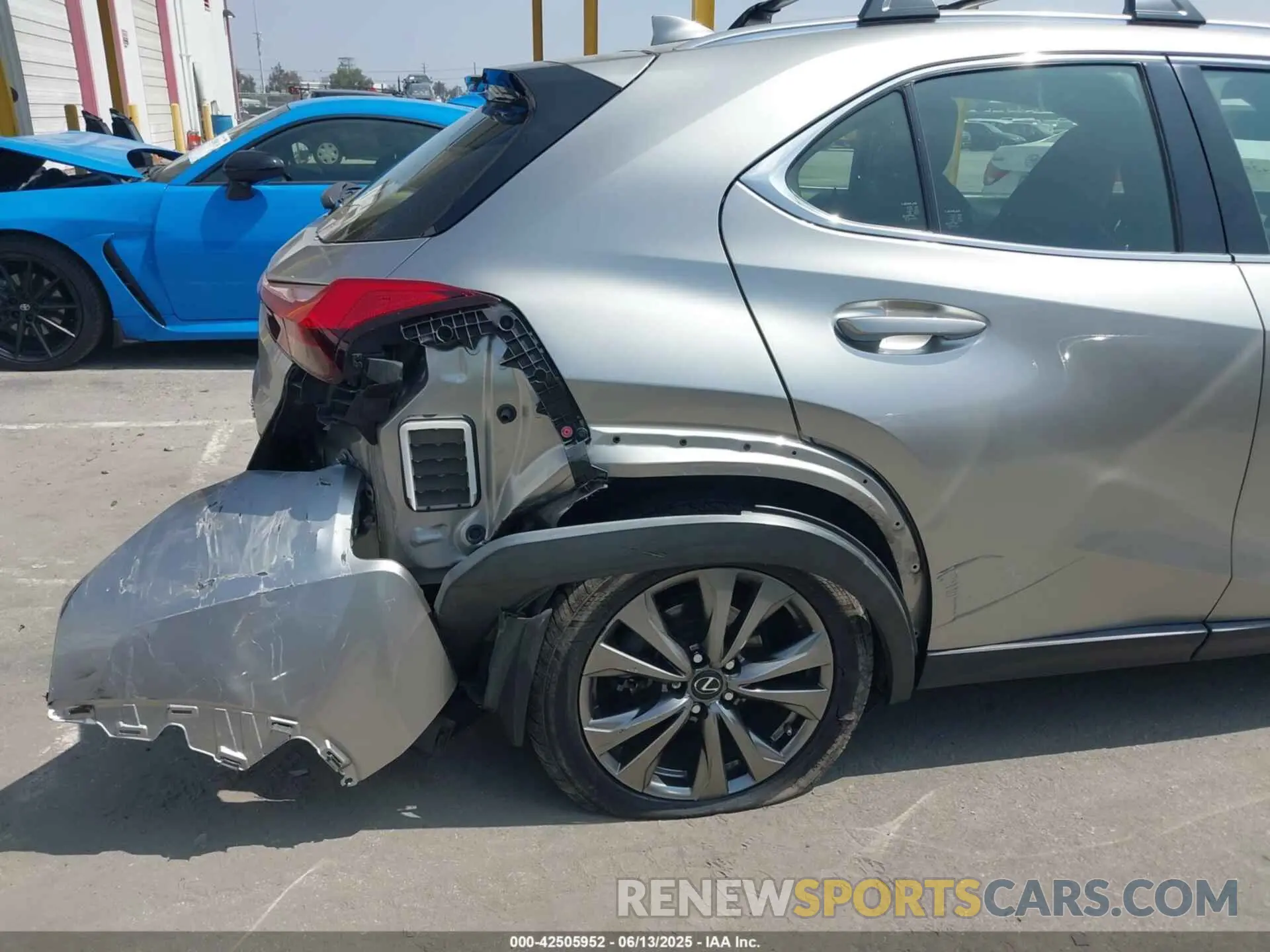 6 Photograph of a damaged car JTHY3JBH7K2017242 LEXUS UX 200 2019