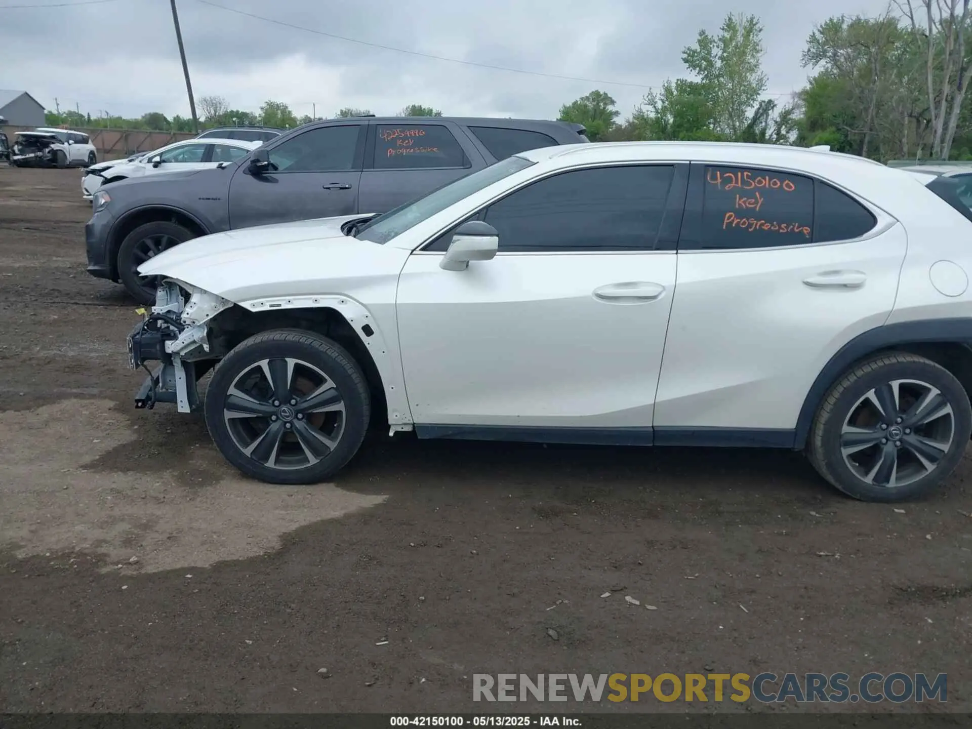 14 Photograph of a damaged car JTHY3JBH8K2014561 LEXUS UX 200 2019
