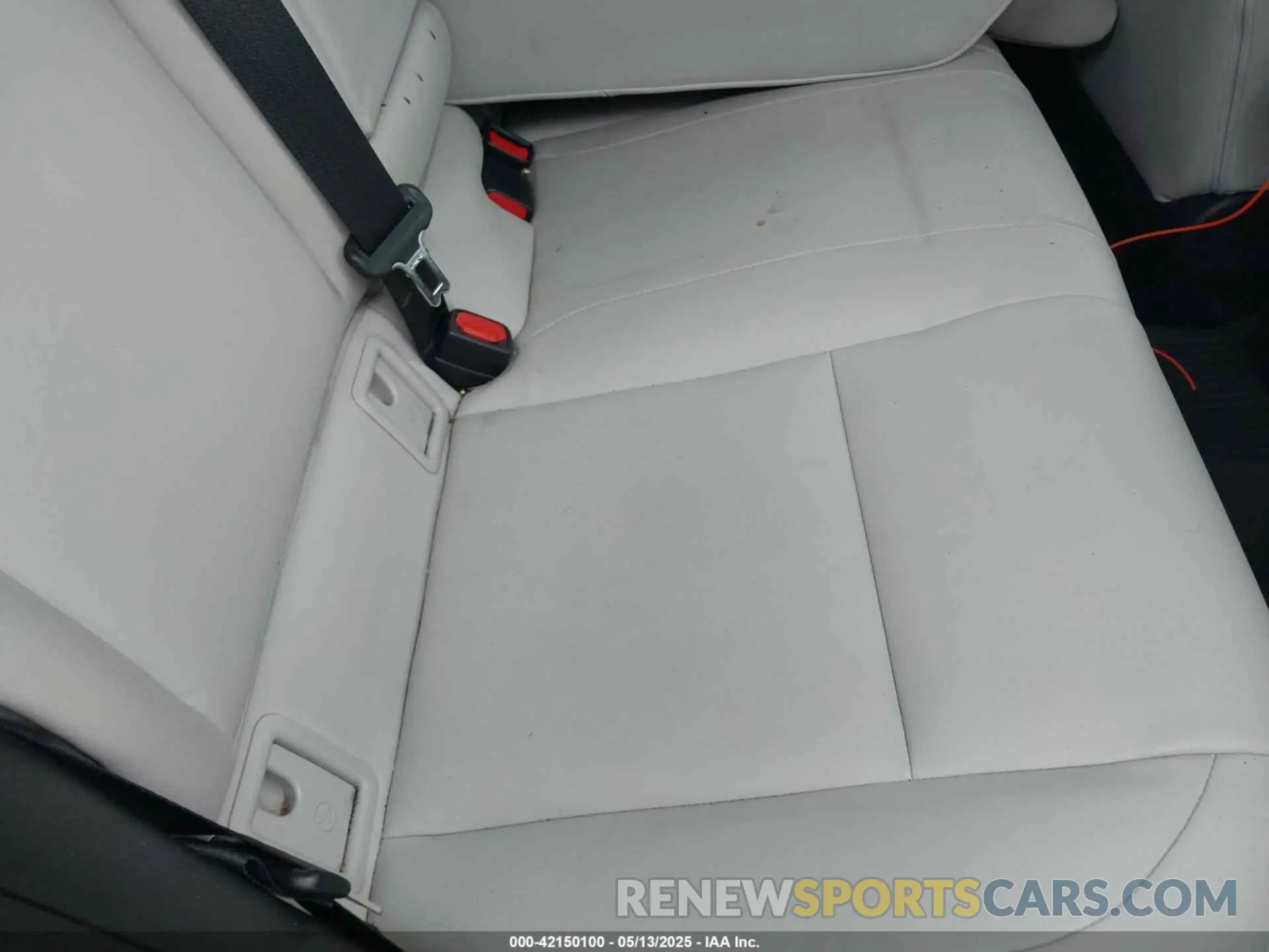 8 Photograph of a damaged car JTHY3JBH8K2014561 LEXUS UX 200 2019