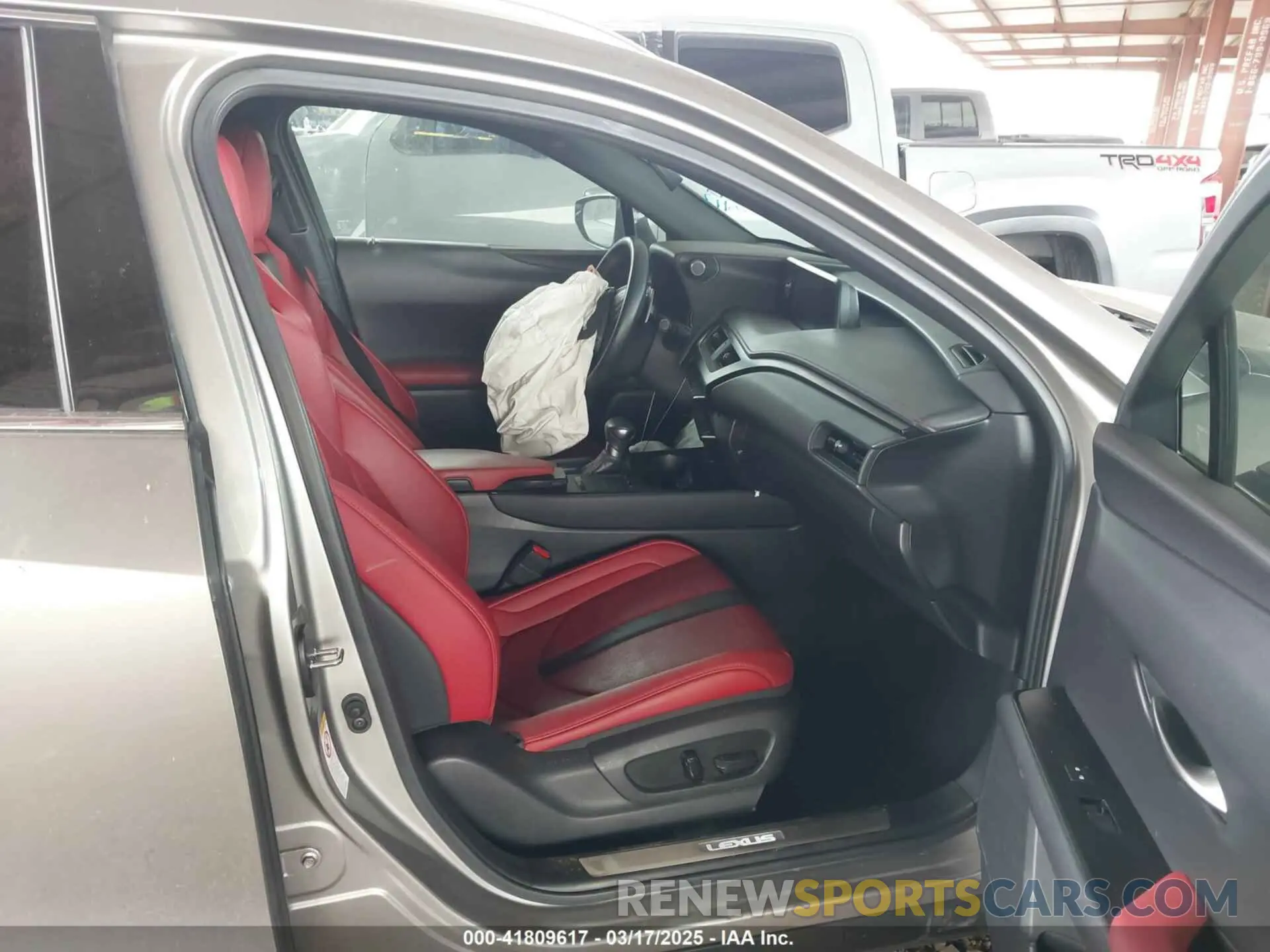 5 Photograph of a damaged car JTHY3JBH8K2014690 LEXUS UX 200 2019