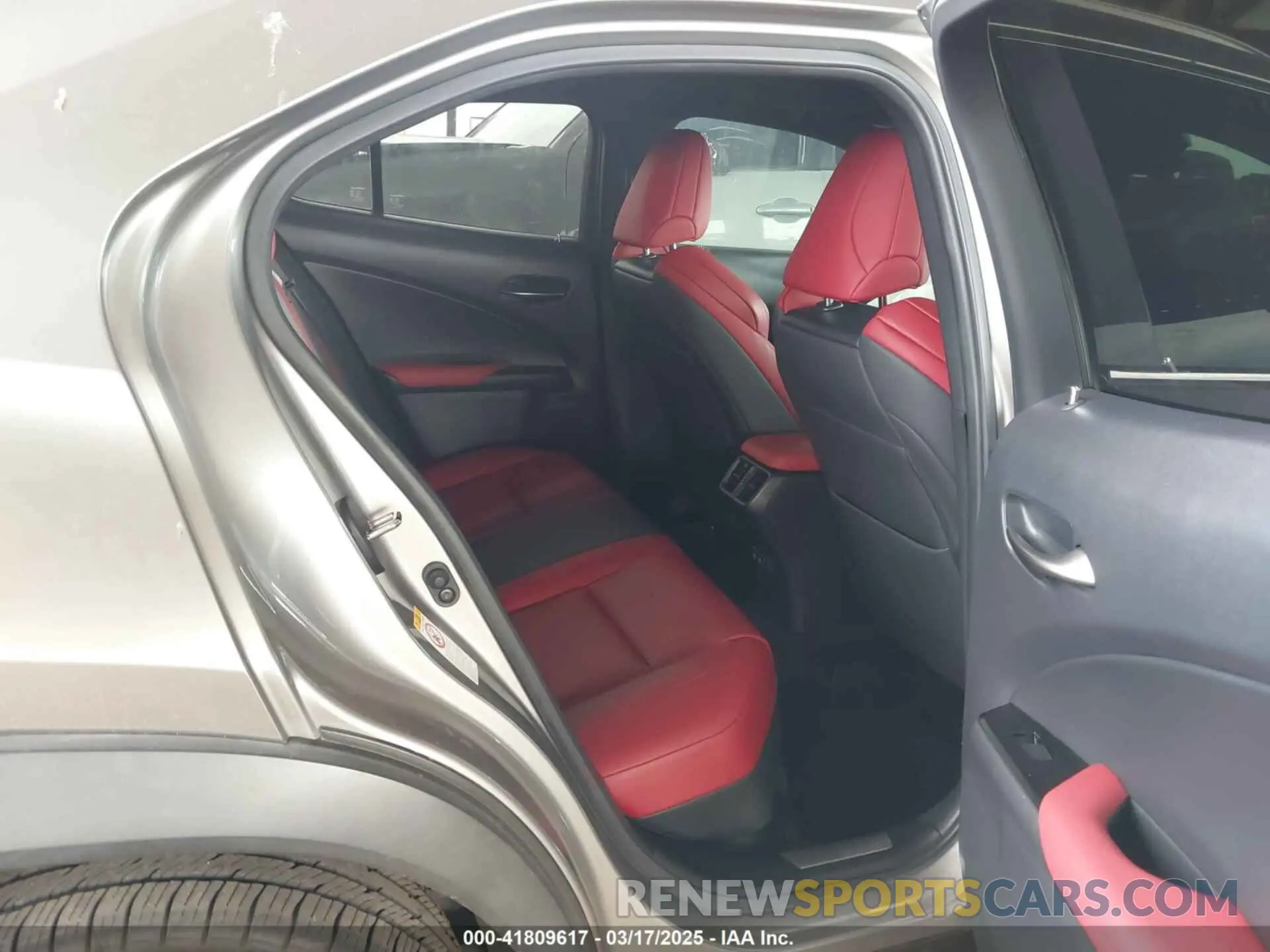 8 Photograph of a damaged car JTHY3JBH8K2014690 LEXUS UX 200 2019