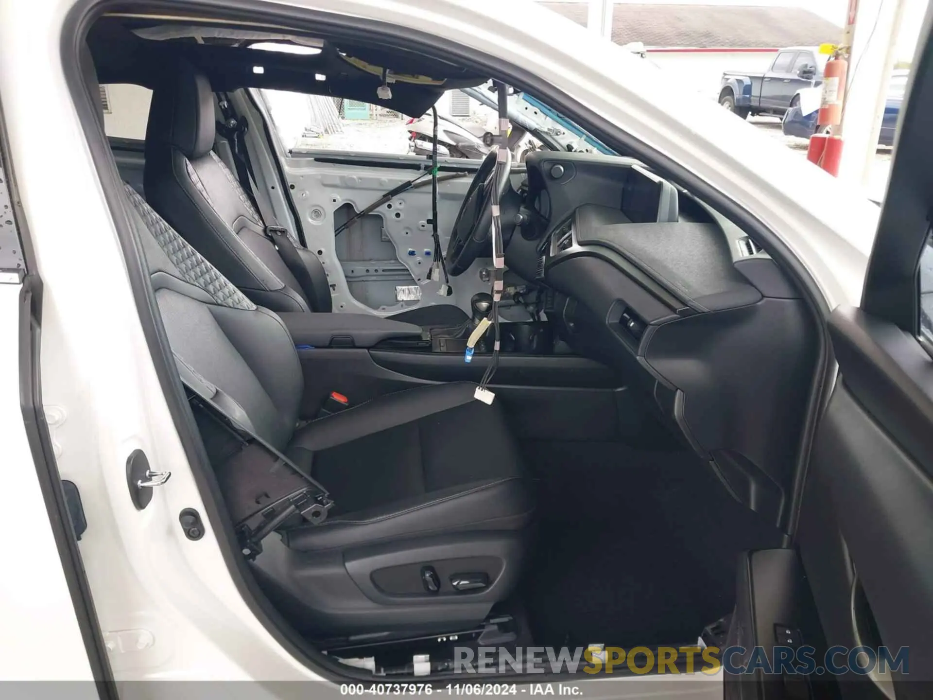 5 Photograph of a damaged car JTHP3JBH0L2022375 LEXUS UX 200 2020