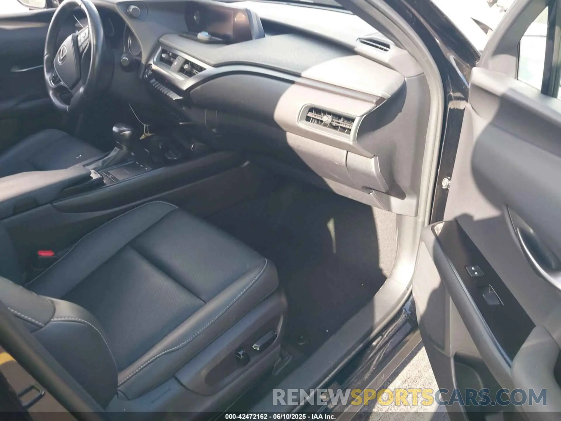 5 Photograph of a damaged car JTHP3JBH3M2032884 LEXUS UX 200 2021