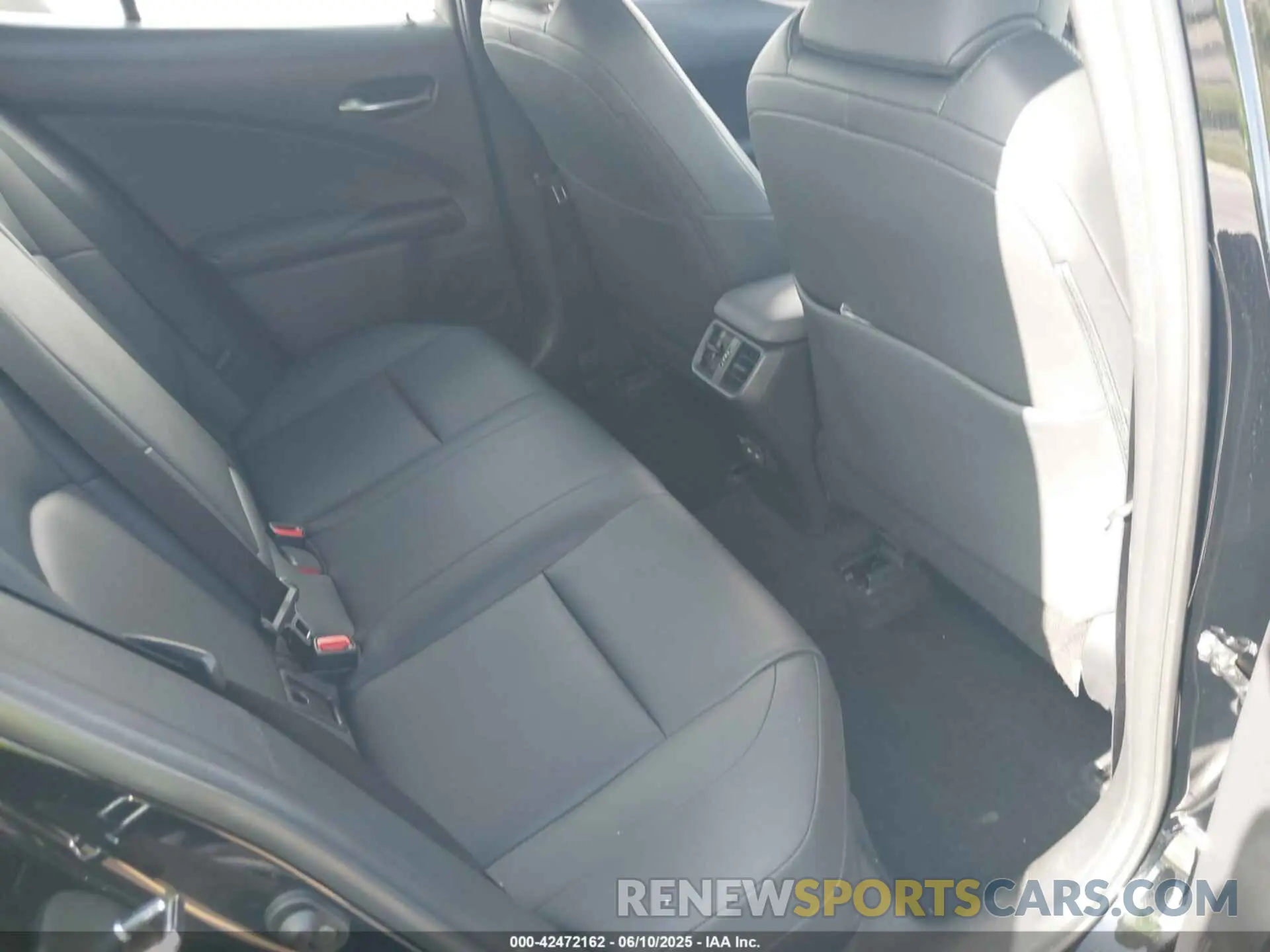 8 Photograph of a damaged car JTHP3JBH3M2032884 LEXUS UX 200 2021