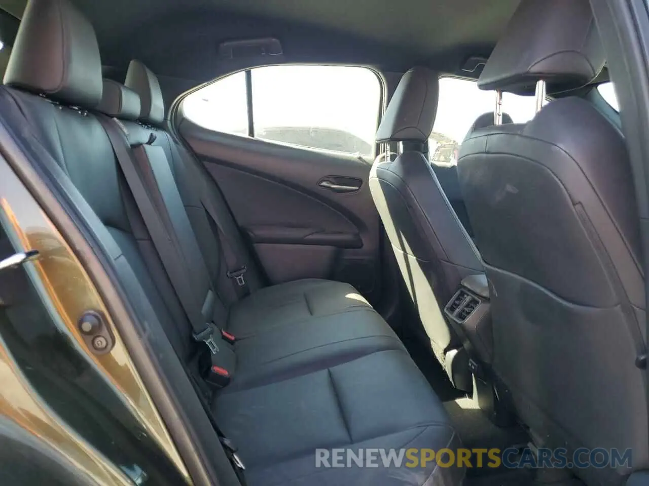11 Photograph of a damaged car JTHX3JBH3M2037406 LEXUS UX 200 2021
