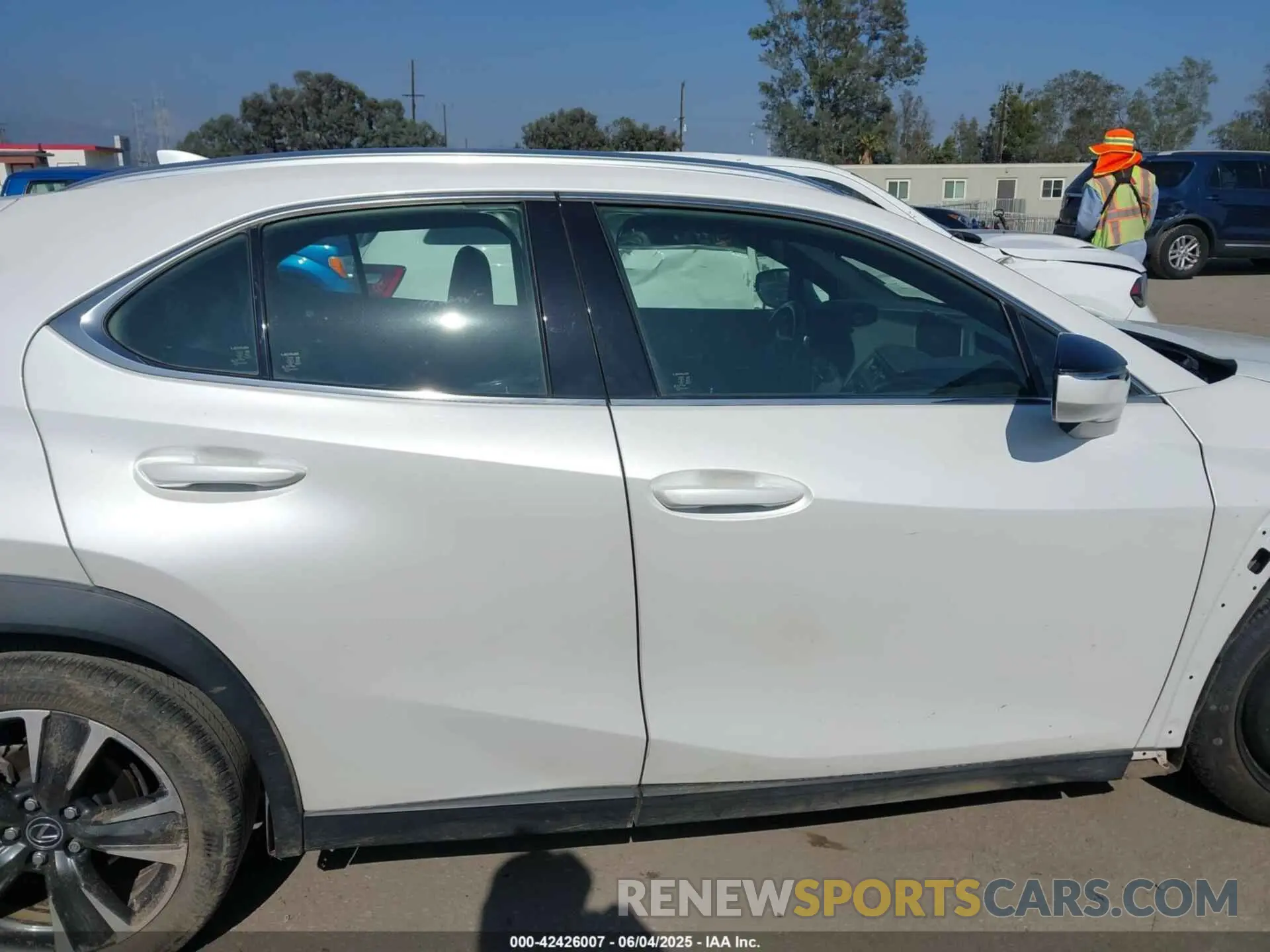 14 Photograph of a damaged car JTHX3JBH9M2036096 LEXUS UX 200 2021