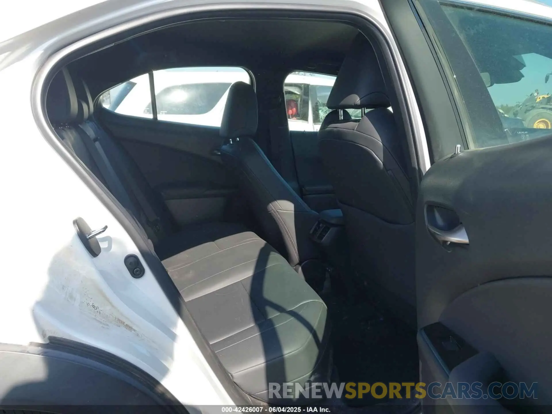 8 Photograph of a damaged car JTHX3JBH9M2036096 LEXUS UX 200 2021