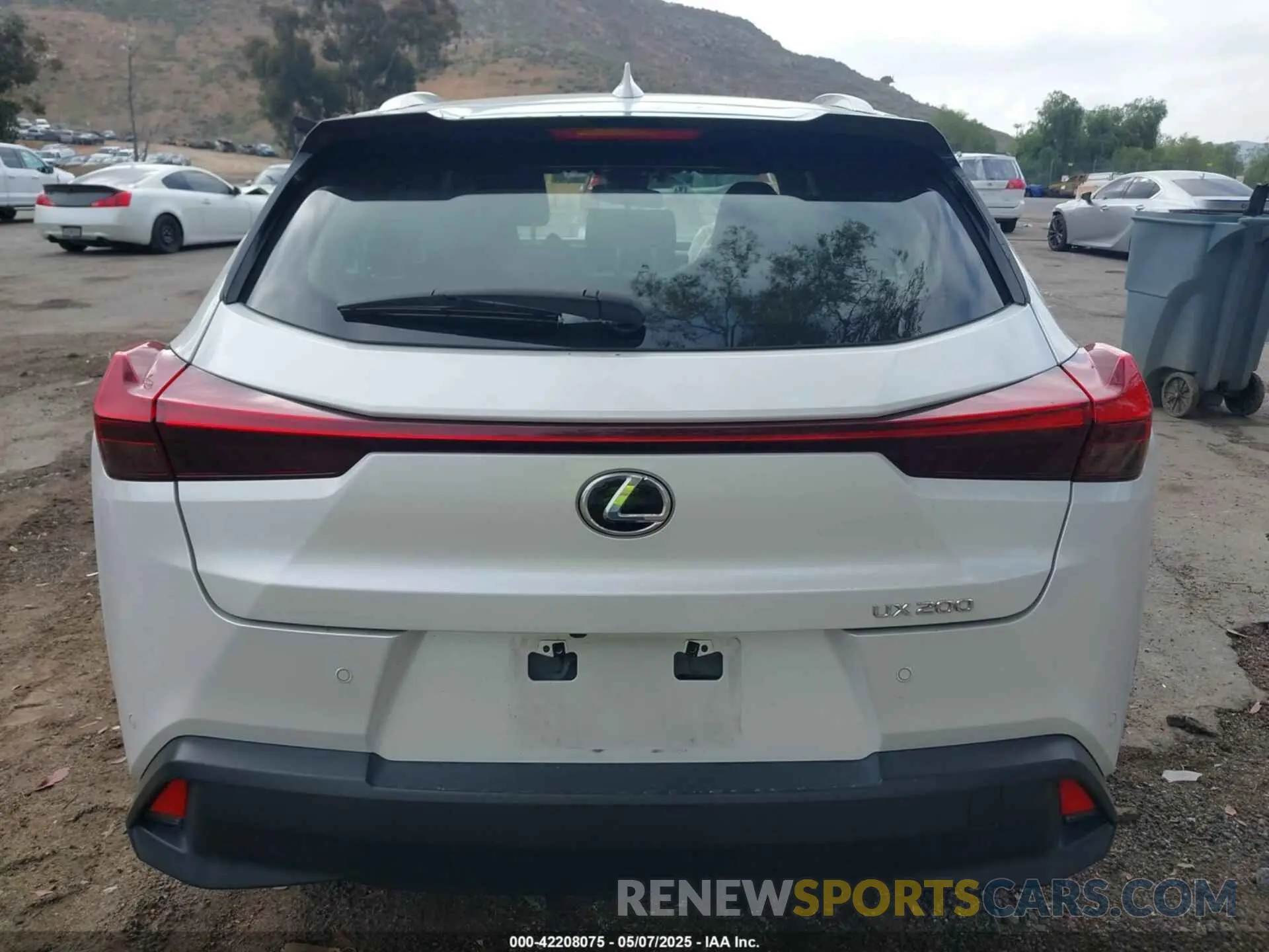 16 Photograph of a damaged car JTHX3JBHXM2037760 LEXUS UX 200 2021