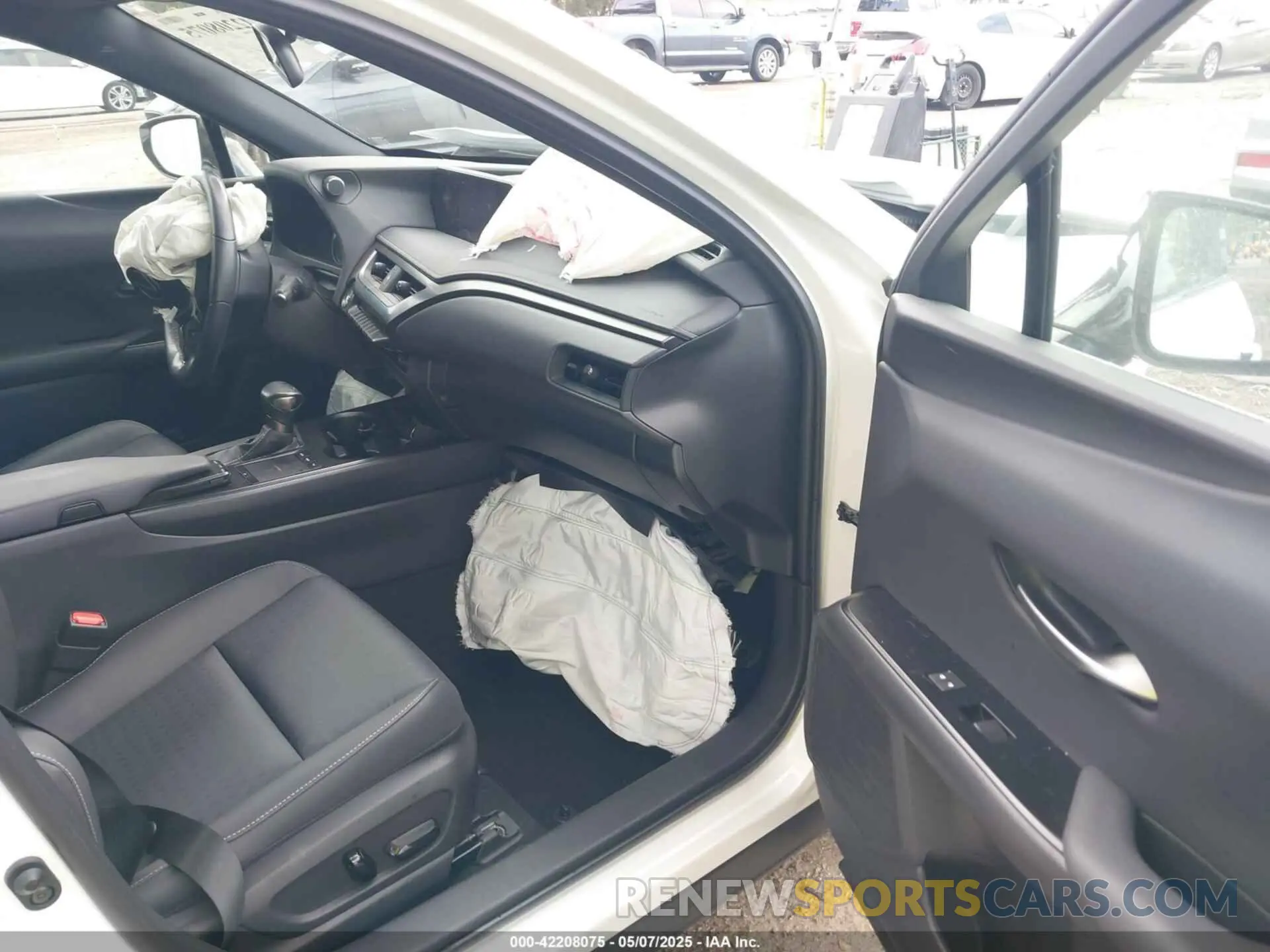 5 Photograph of a damaged car JTHX3JBHXM2037760 LEXUS UX 200 2021