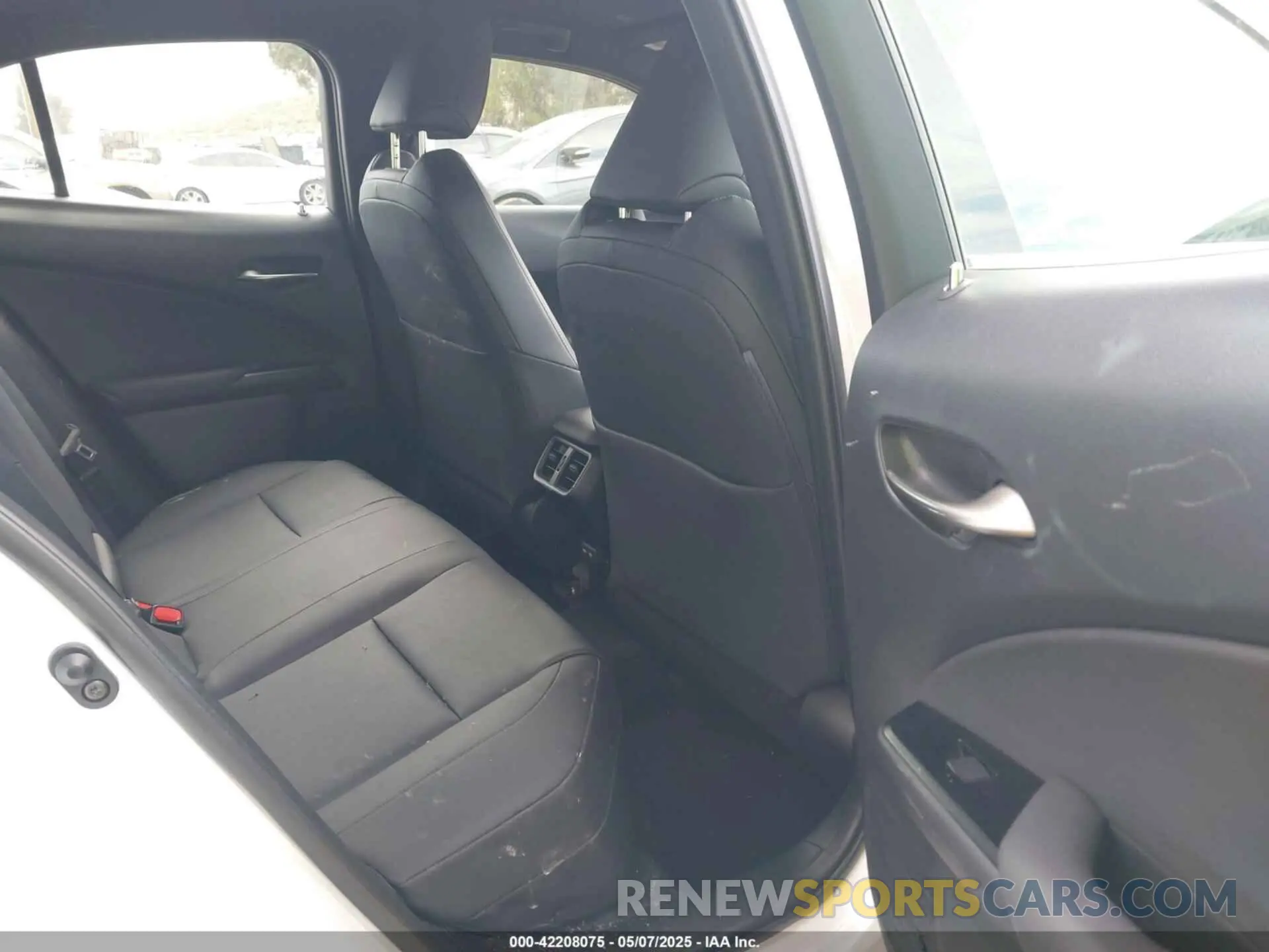 8 Photograph of a damaged car JTHX3JBHXM2037760 LEXUS UX 200 2021