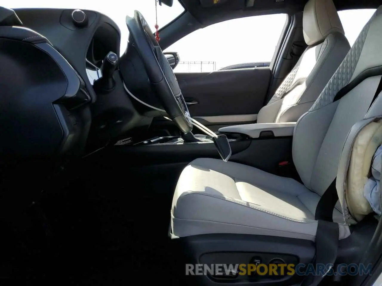 7 Photograph of a damaged car JTHX3JBHXM2038035 LEXUS UX 200 2021