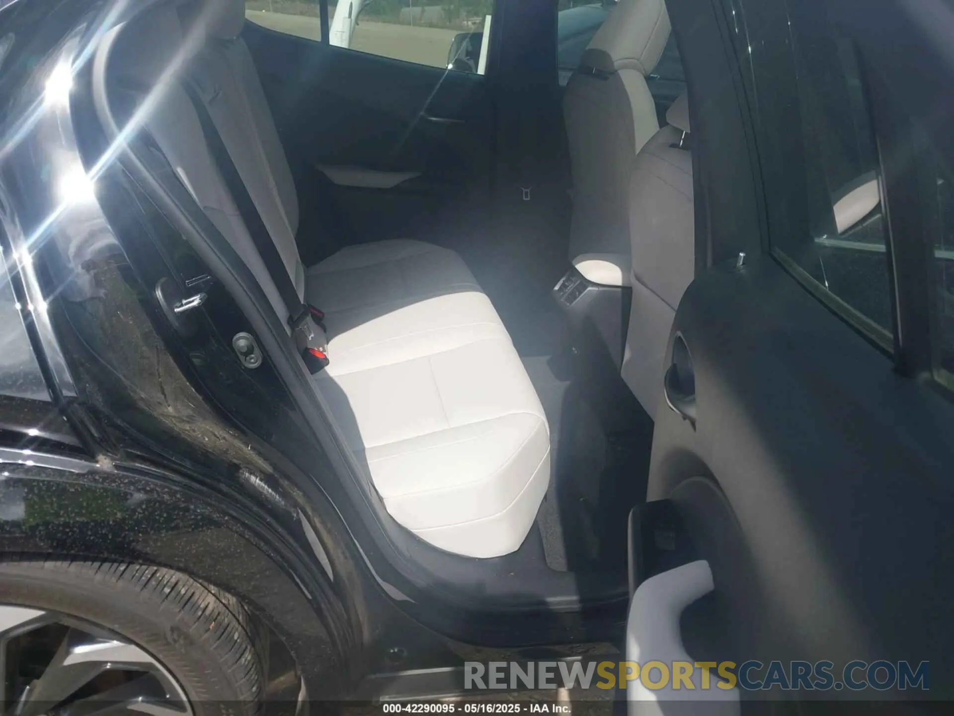 8 Photograph of a damaged car JTHP3JBHXN2052048 LEXUS UX 200 2022