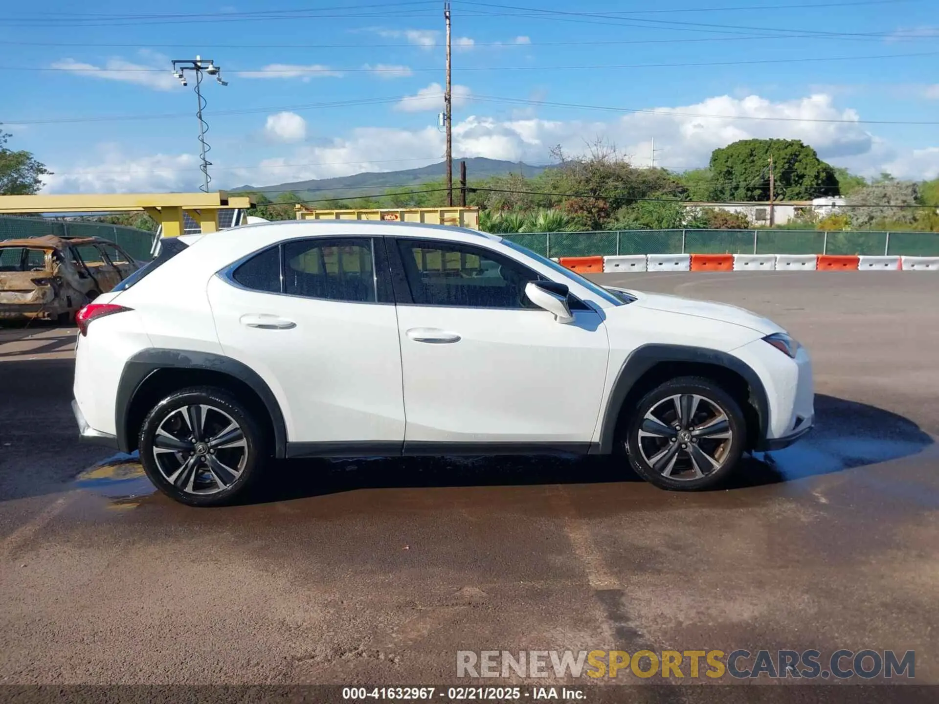 14 Photograph of a damaged car JTHX3JBH0N2055167 LEXUS UX 200 2022