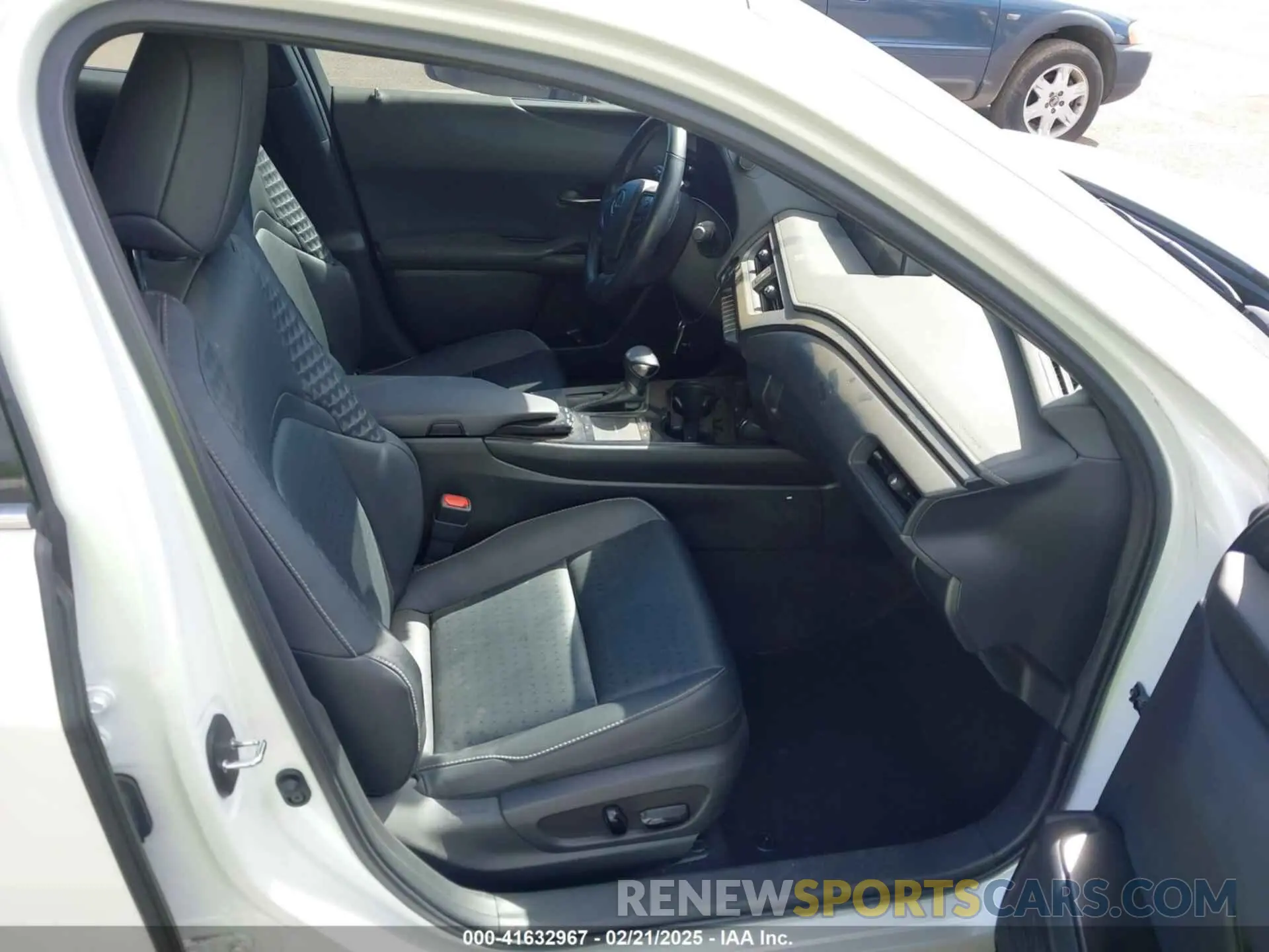 5 Photograph of a damaged car JTHX3JBH0N2055167 LEXUS UX 200 2022