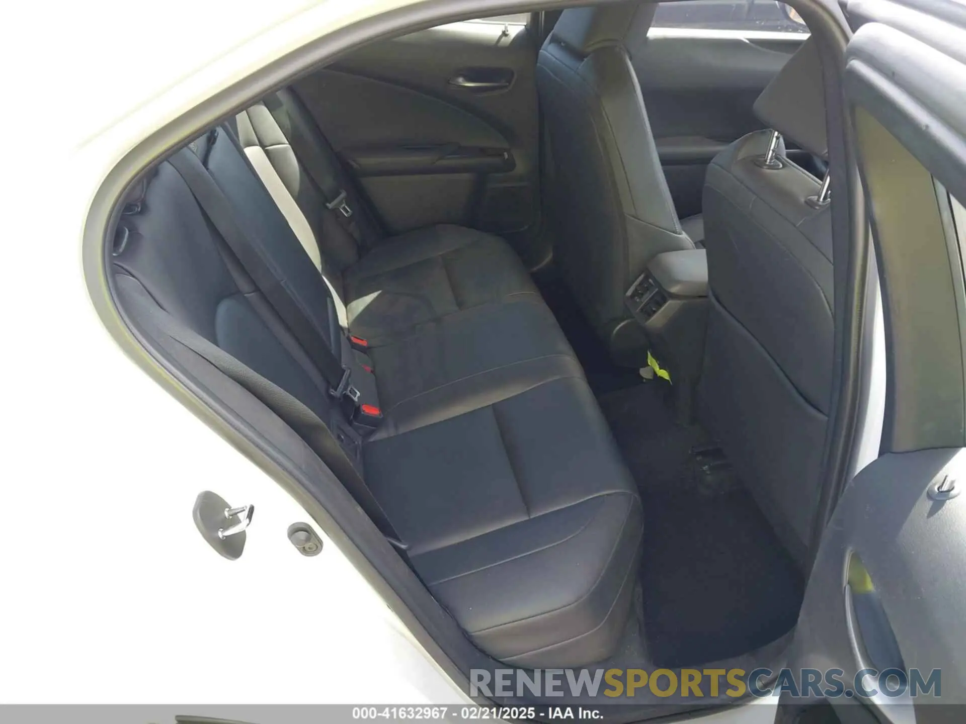 8 Photograph of a damaged car JTHX3JBH0N2055167 LEXUS UX 200 2022