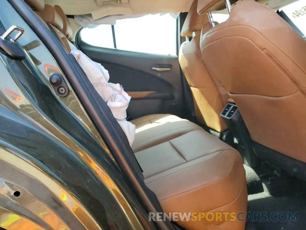 11 Photograph of a damaged car JTHX3JBH9N2053479 LEXUS UX 200 BAS 2022