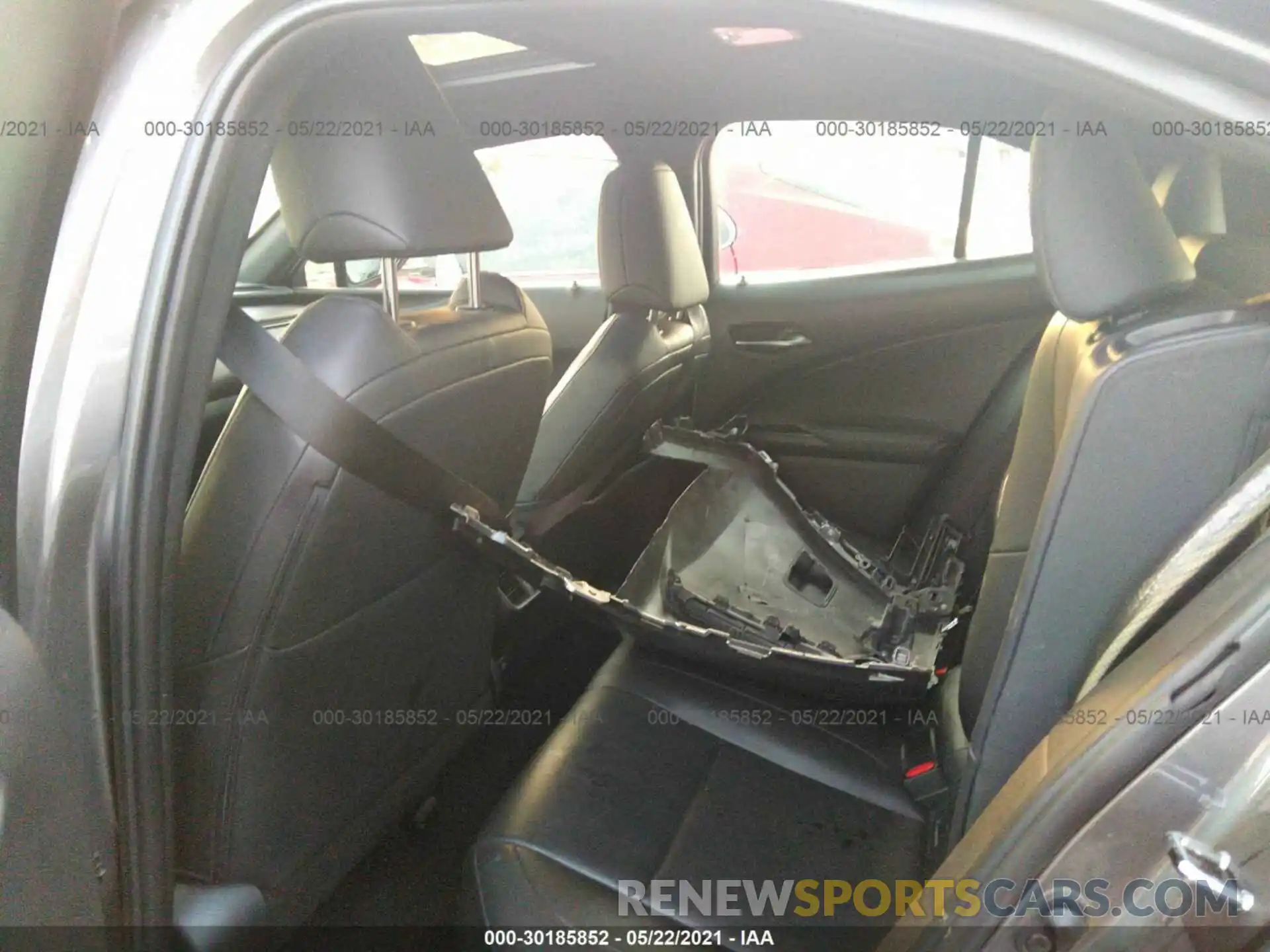 8 Photograph of a damaged car 00000000000004176 LEXUS UX 2019