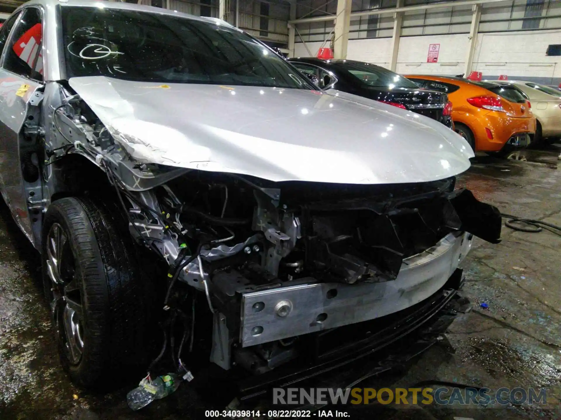 6 Photograph of a damaged car 00HY3JBH6K2006250 LEXUS UX 2019