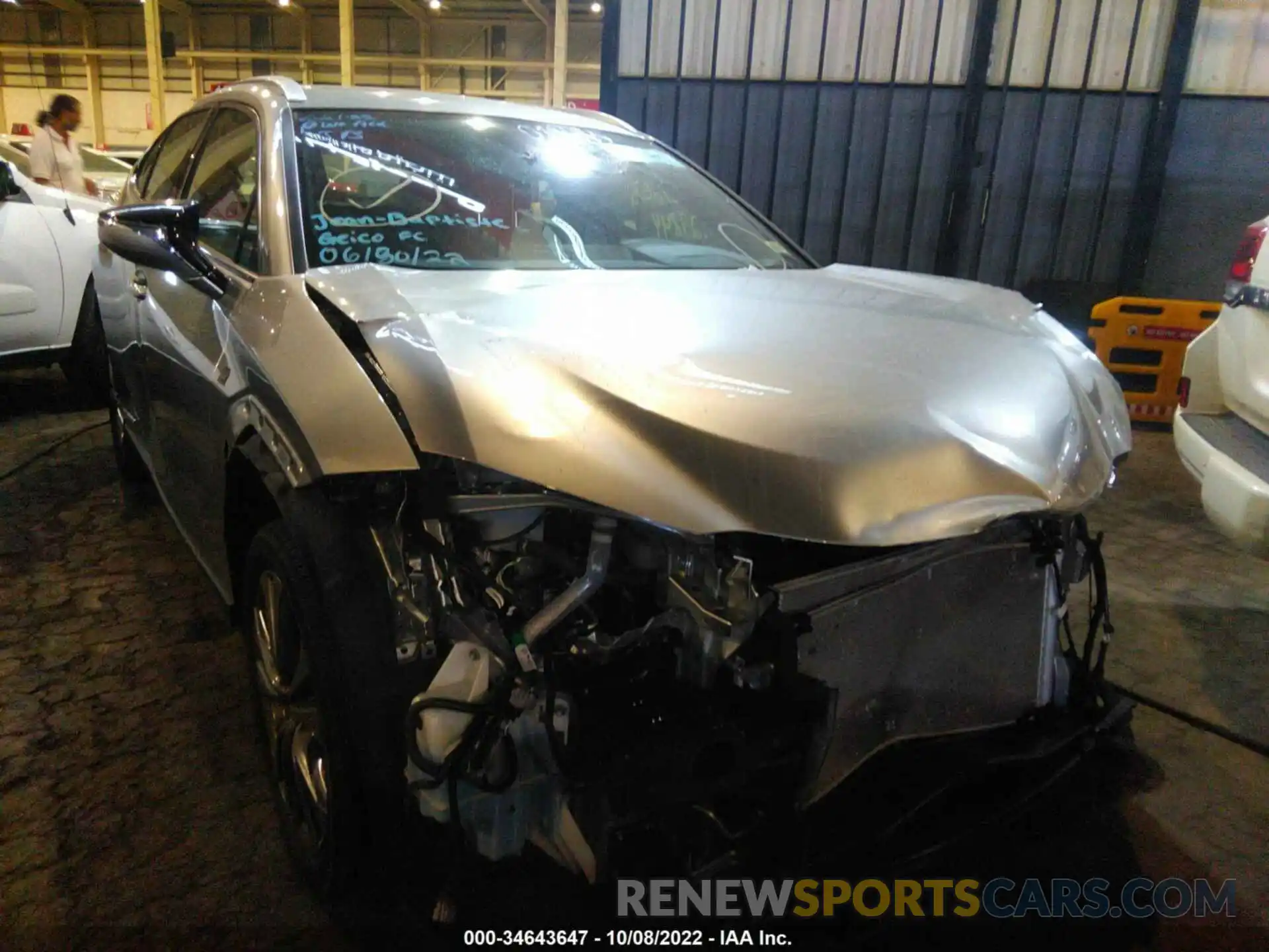 1 Photograph of a damaged car JTHU9JBHXK2010685 LEXUS UX 2019