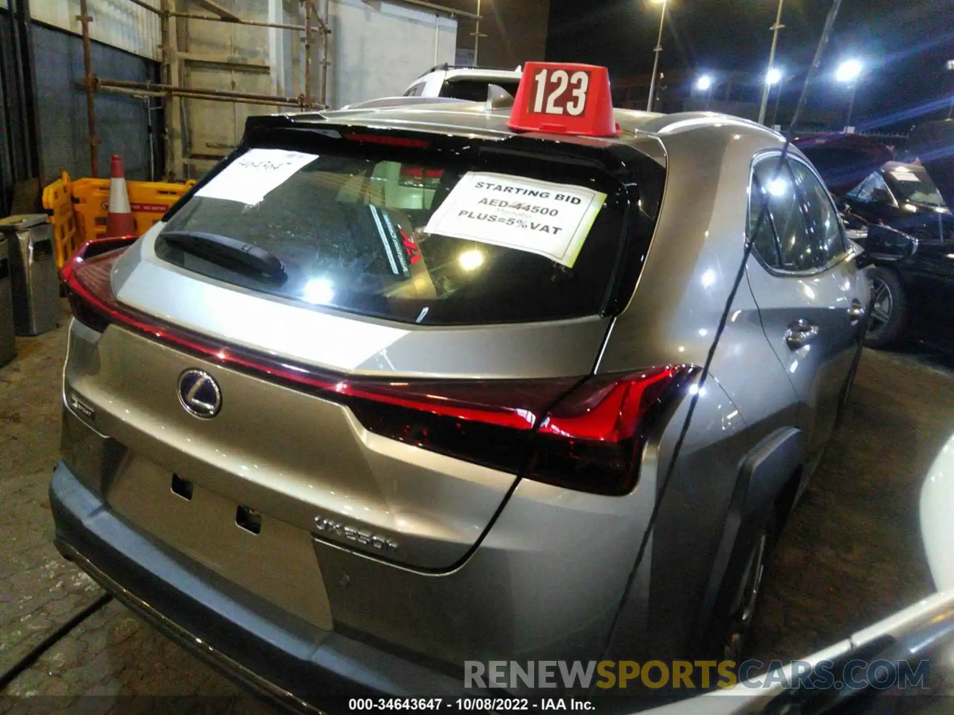 4 Photograph of a damaged car JTHU9JBHXK2010685 LEXUS UX 2019