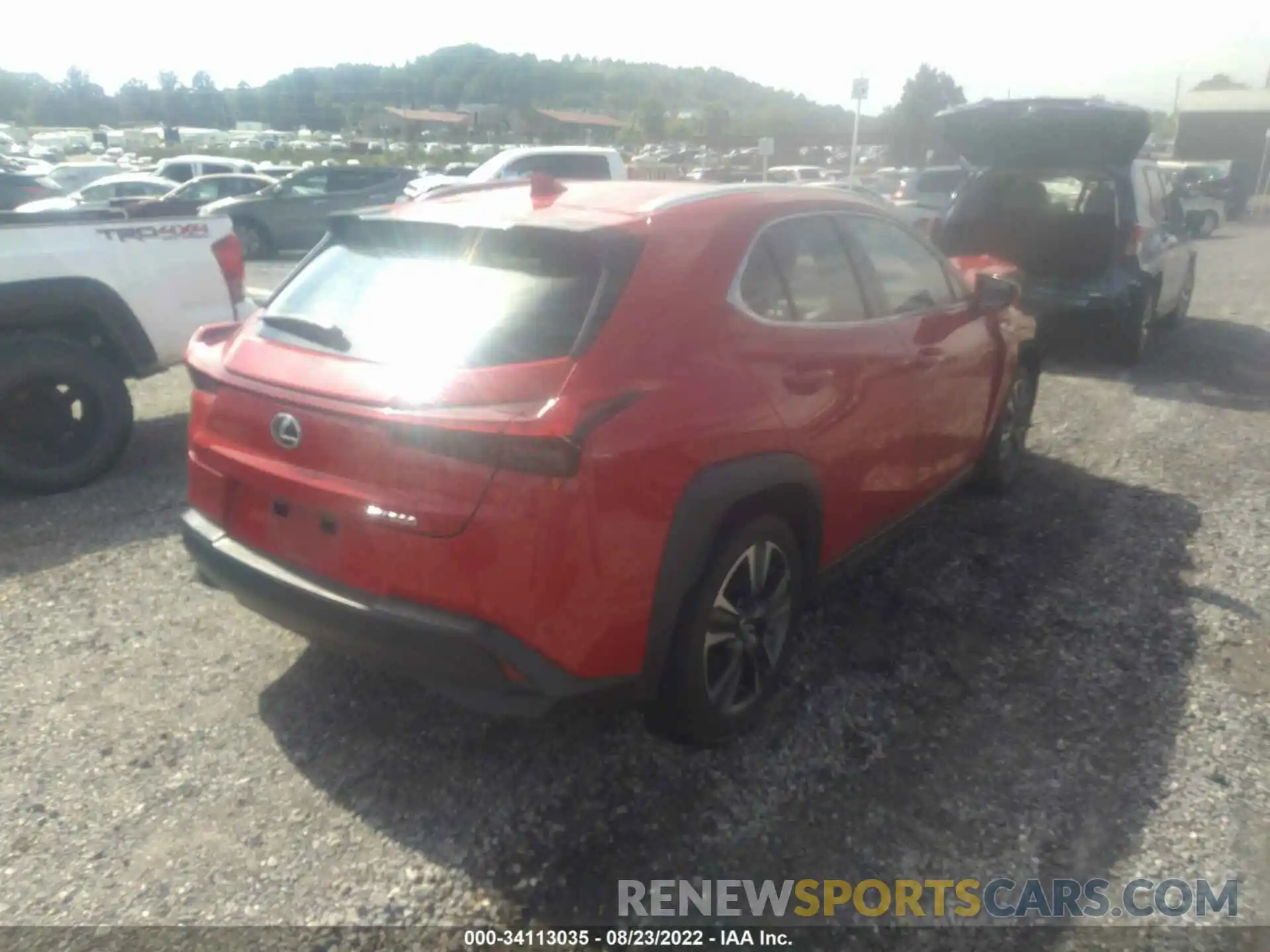 4 Photograph of a damaged car JTHY3JBH0K2000380 LEXUS UX 2019