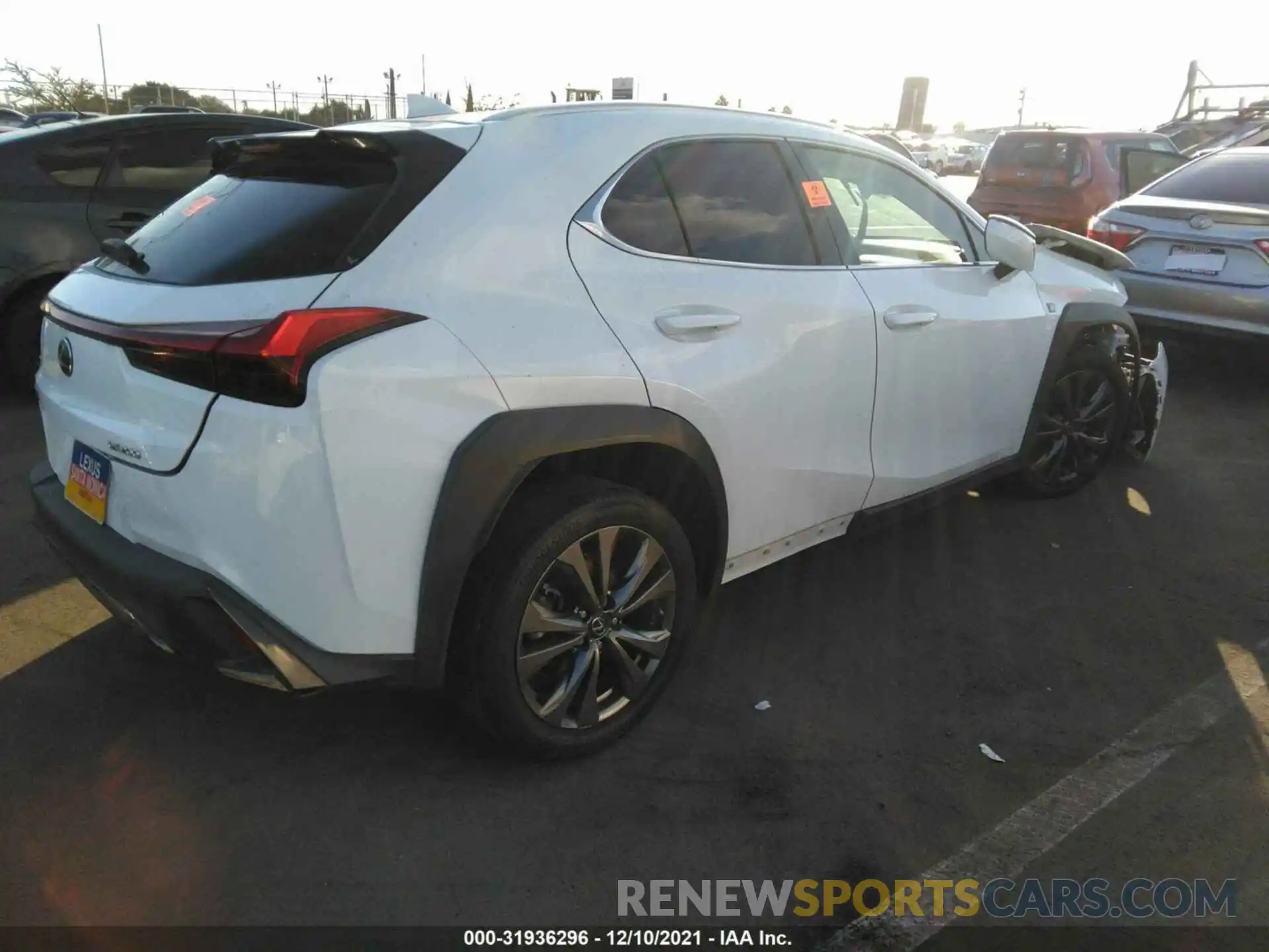 4 Photograph of a damaged car JTHY3JBH3K2006495 LEXUS UX 2019