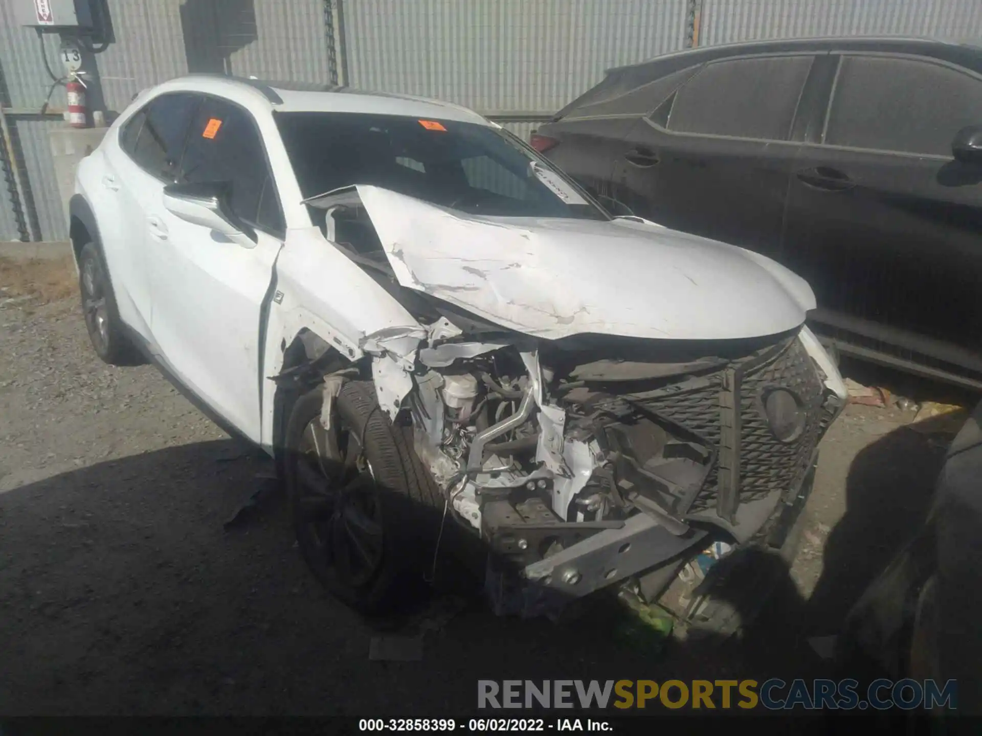 1 Photograph of a damaged car JTHR3JBH5L2022526 LEXUS UX 2020