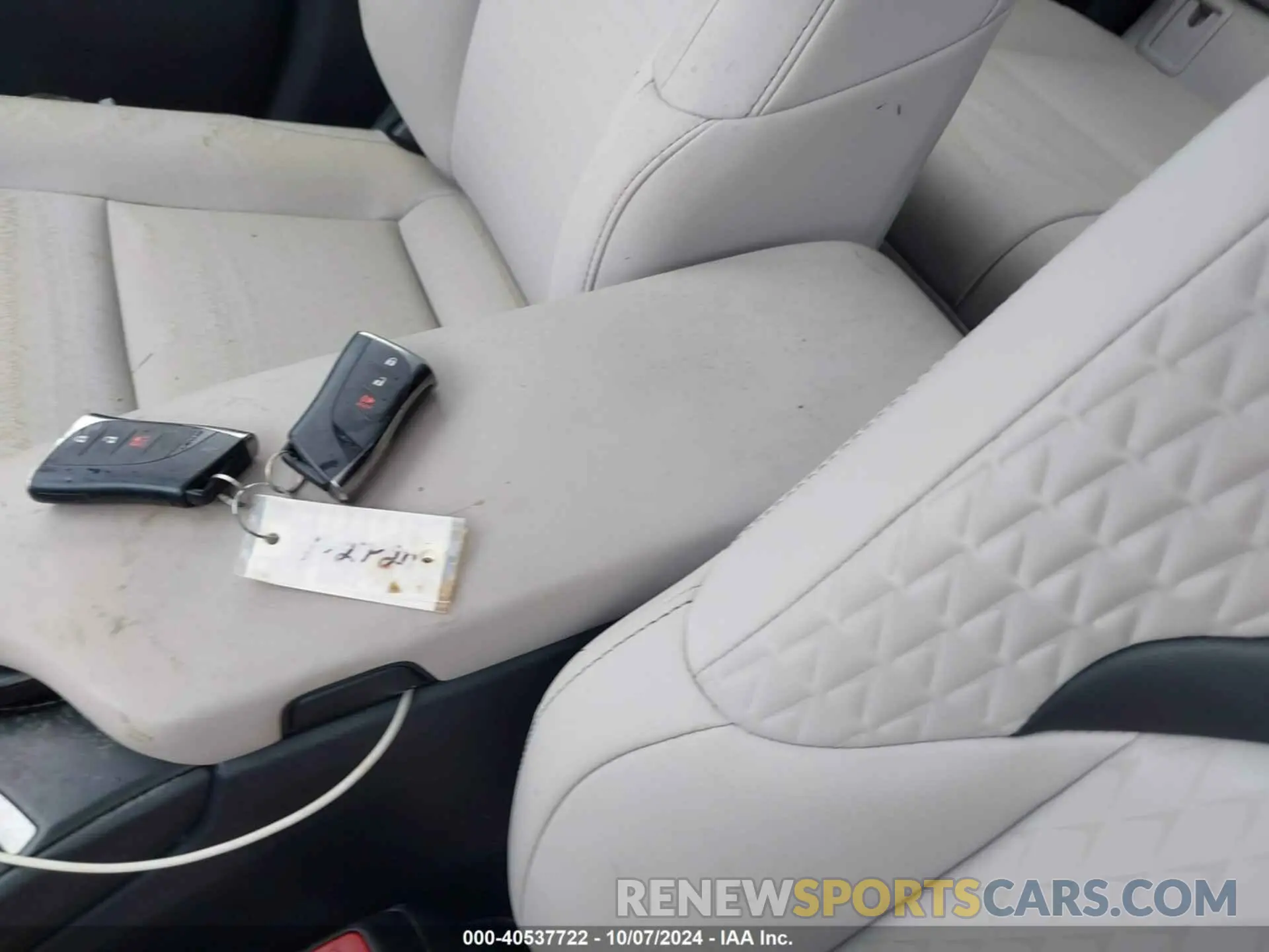 11 Photograph of a damaged car JTHX3JBH8M2032220 LEXUS UX 2021