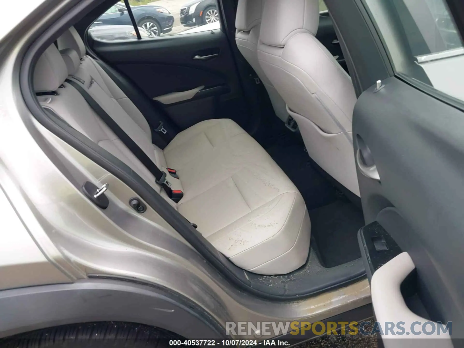 8 Photograph of a damaged car JTHX3JBH8M2032220 LEXUS UX 2021