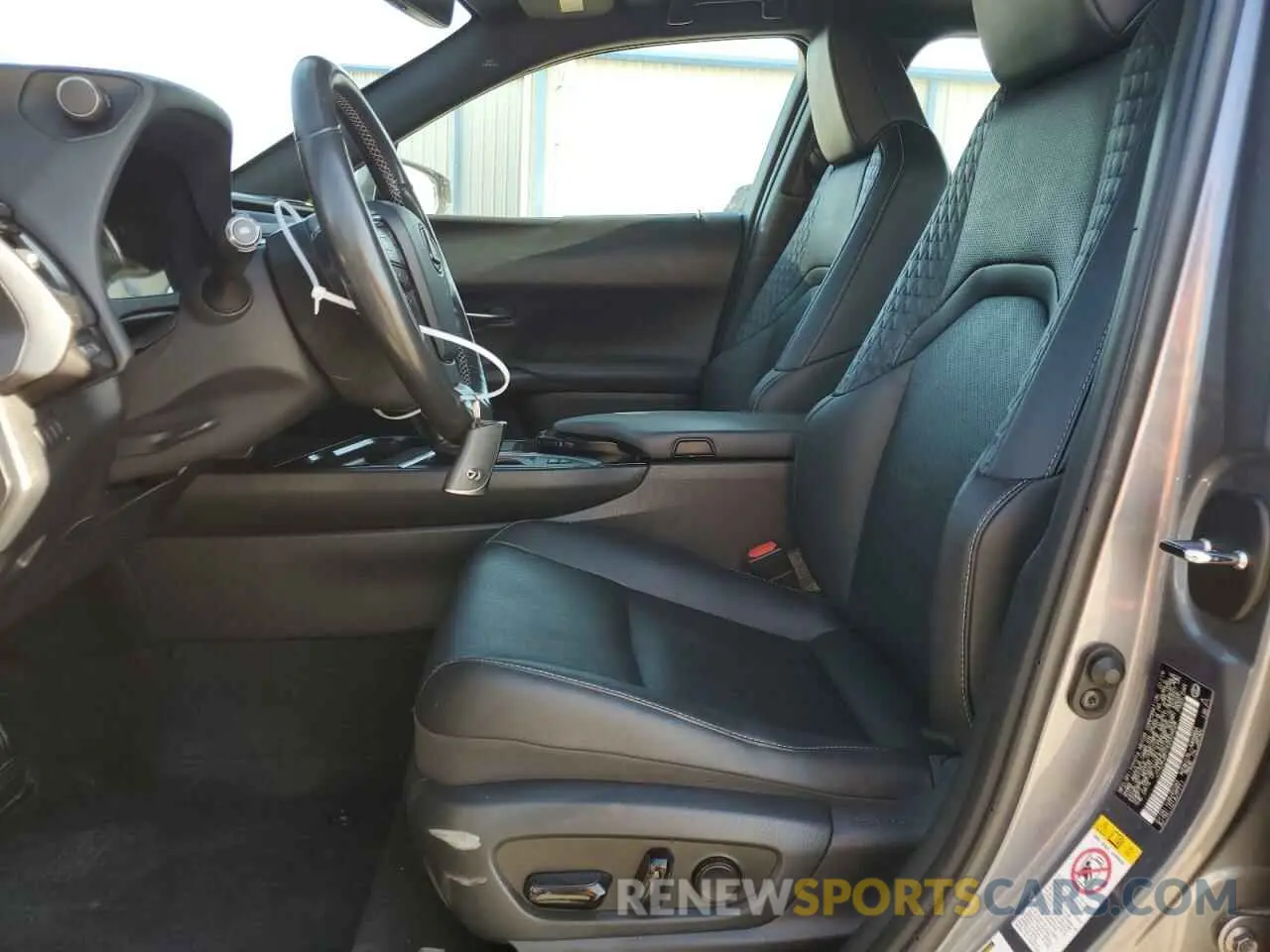 7 Photograph of a damaged car JTHU9JBH1K2004628 LEXUS UX 250H 2019