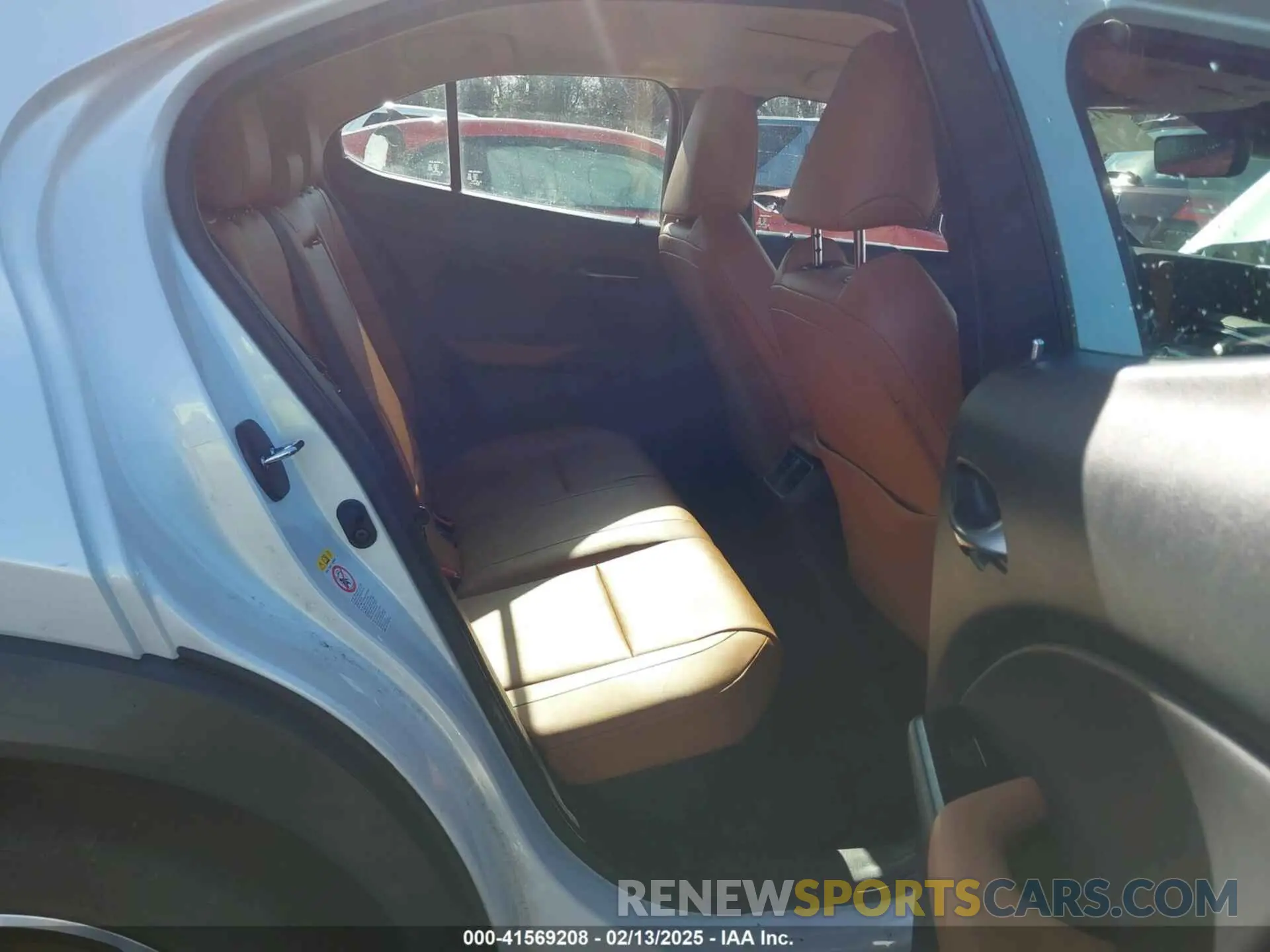 8 Photograph of a damaged car JTHU9JBH1K2007982 LEXUS UX 250H 2019