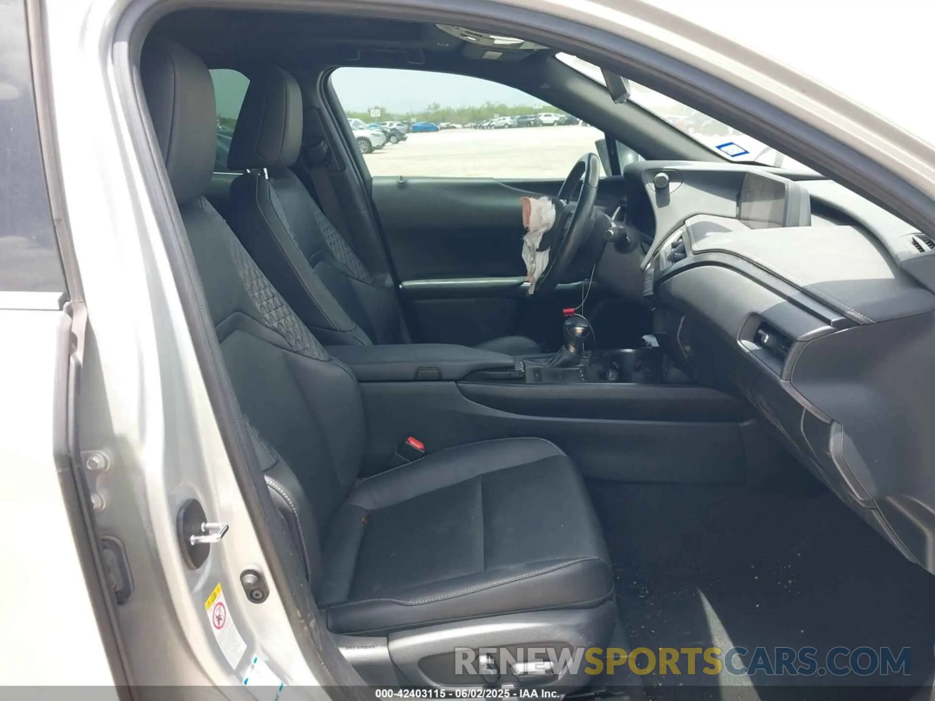 5 Photograph of a damaged car JTHU9JBH1K2010977 LEXUS UX 250H 2019