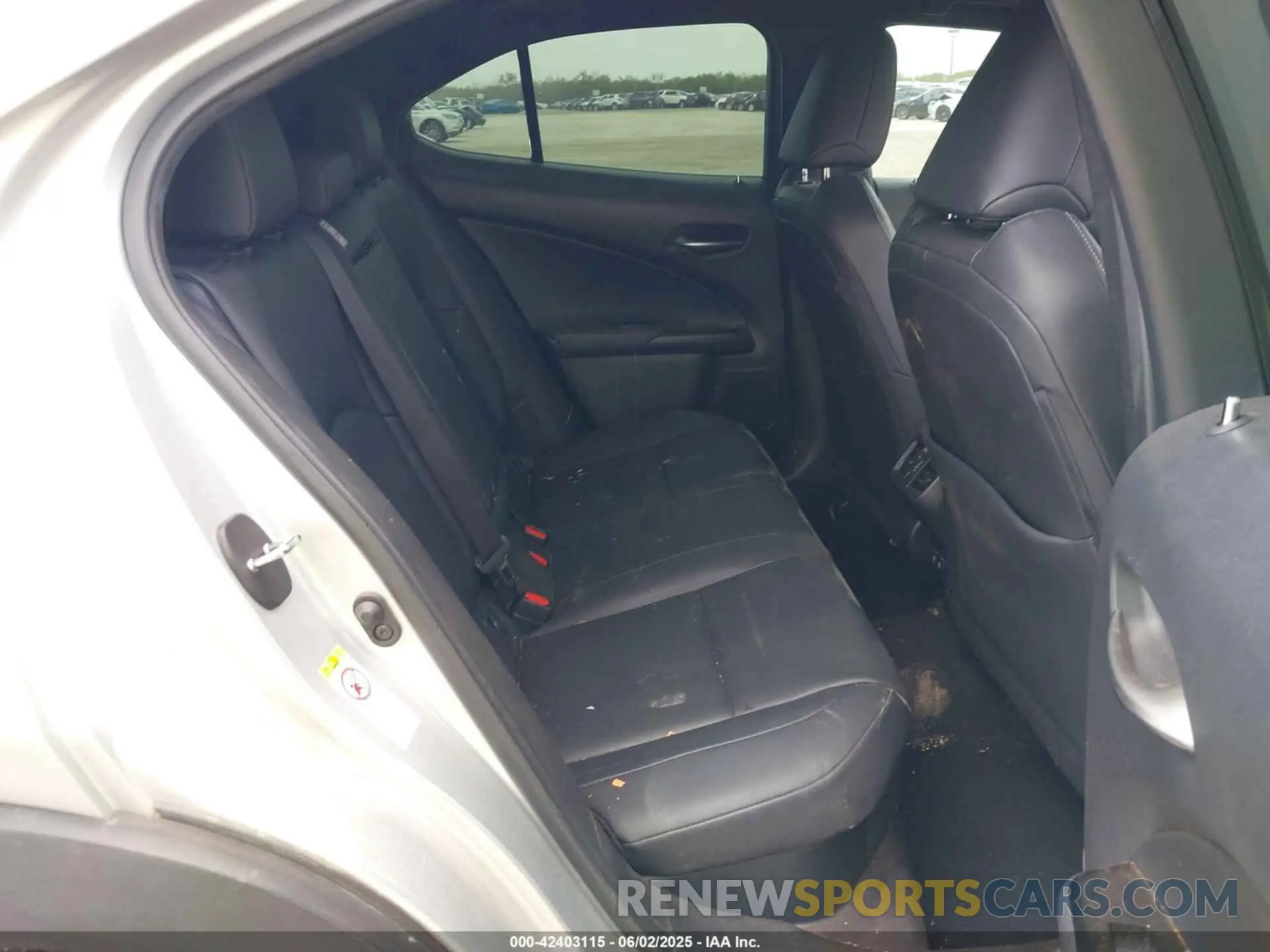 8 Photograph of a damaged car JTHU9JBH1K2010977 LEXUS UX 250H 2019