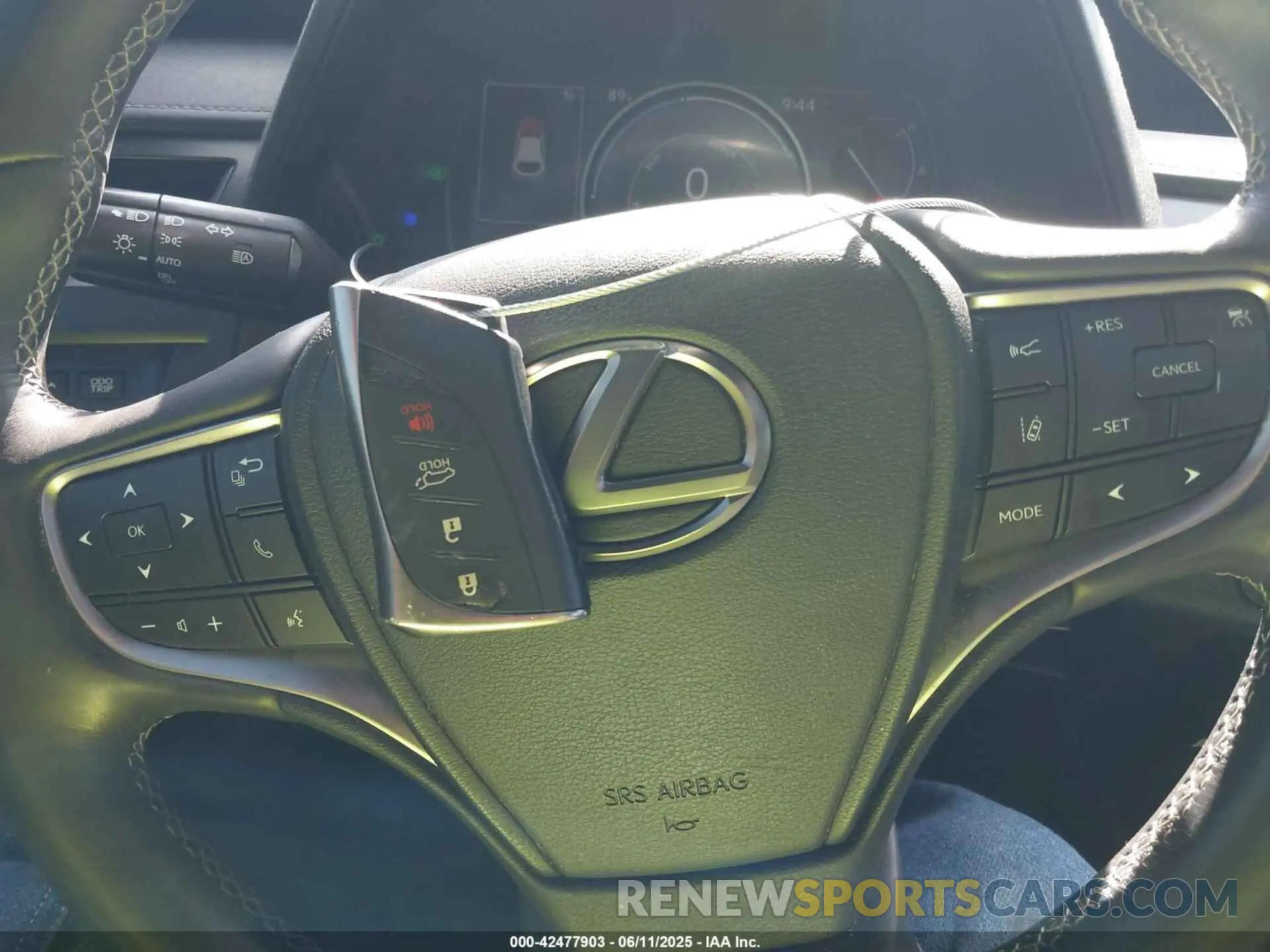 11 Photograph of a damaged car JTHU9JBH2K2019087 LEXUS UX 250H 2019