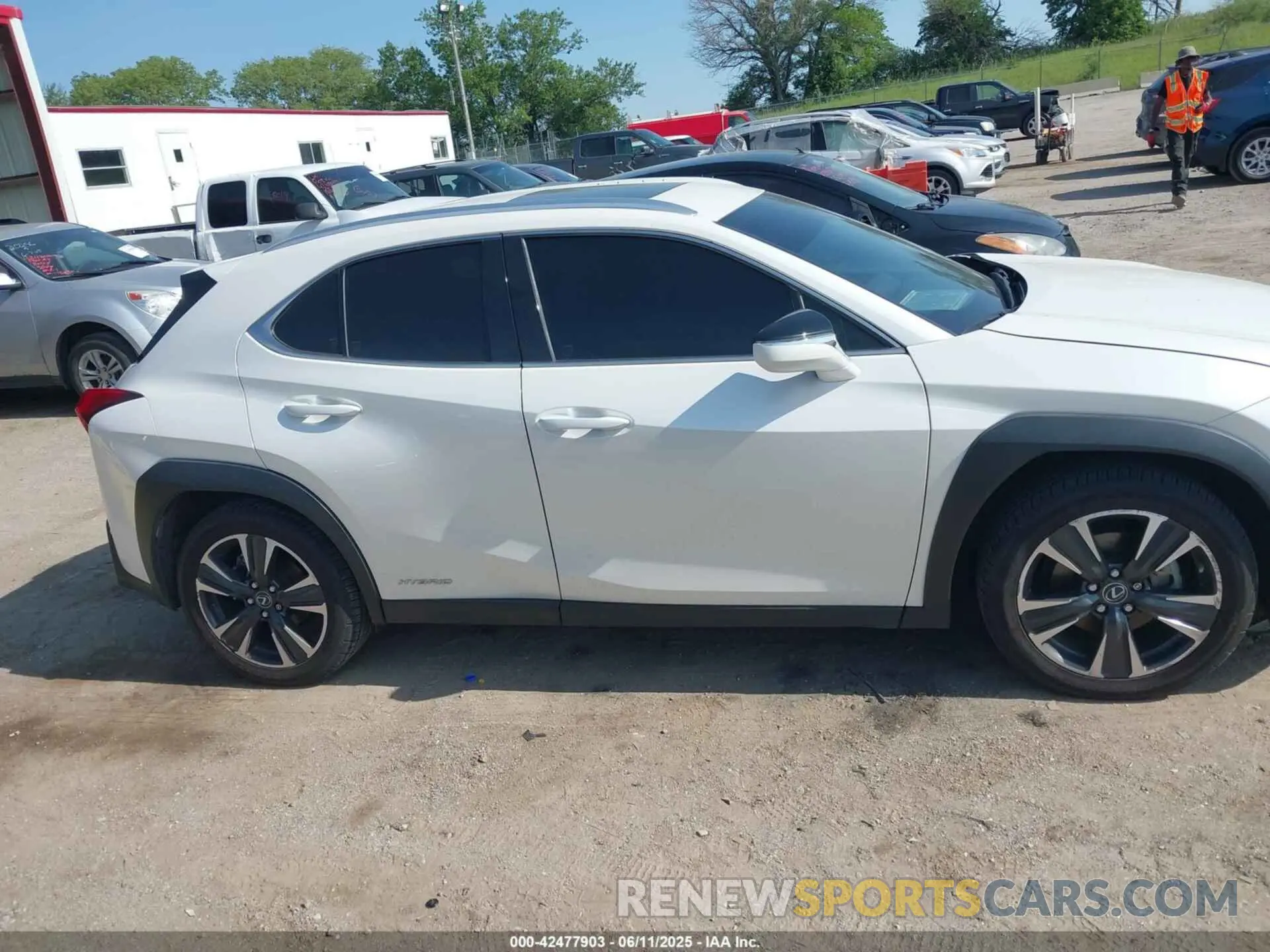 13 Photograph of a damaged car JTHU9JBH2K2019087 LEXUS UX 250H 2019