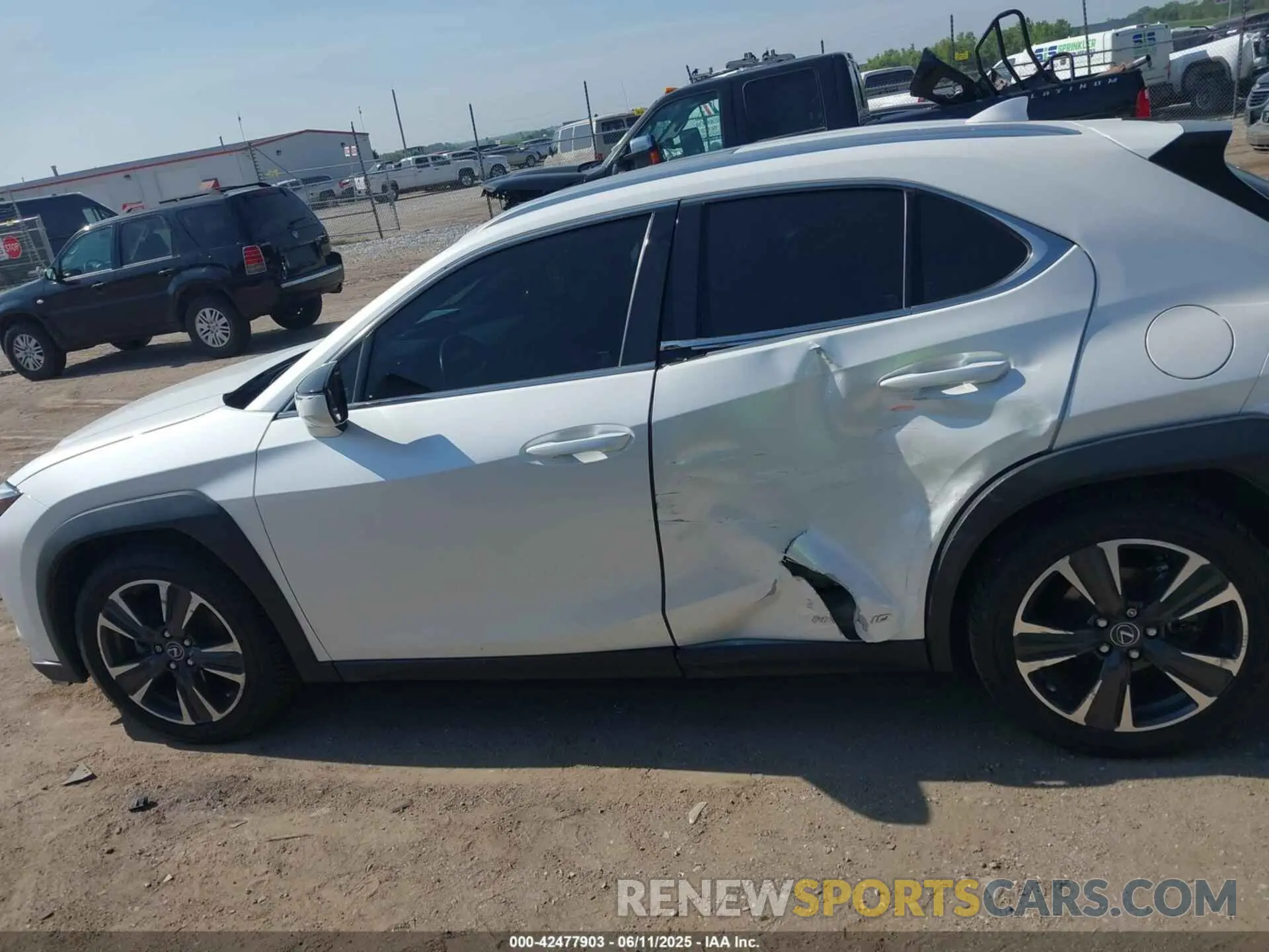 14 Photograph of a damaged car JTHU9JBH2K2019087 LEXUS UX 250H 2019