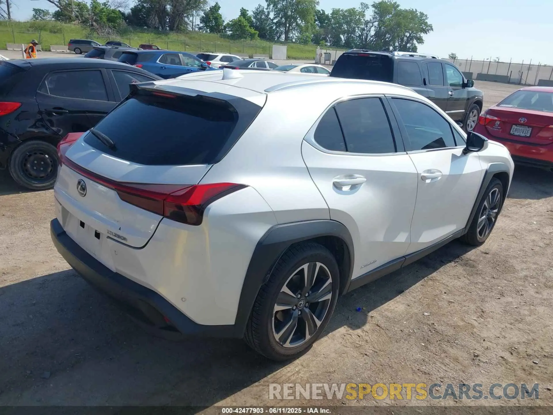 4 Photograph of a damaged car JTHU9JBH2K2019087 LEXUS UX 250H 2019