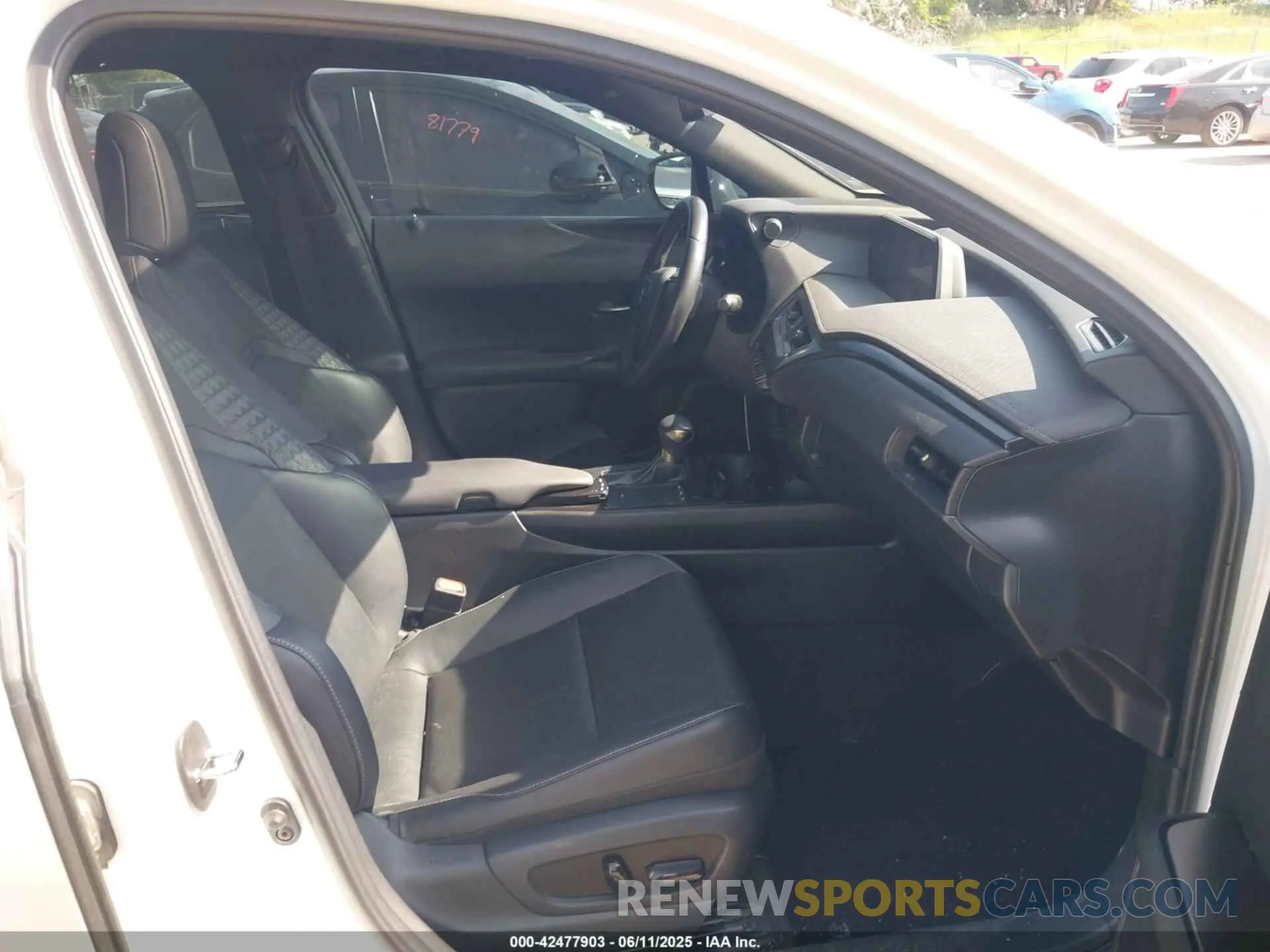 5 Photograph of a damaged car JTHU9JBH2K2019087 LEXUS UX 250H 2019