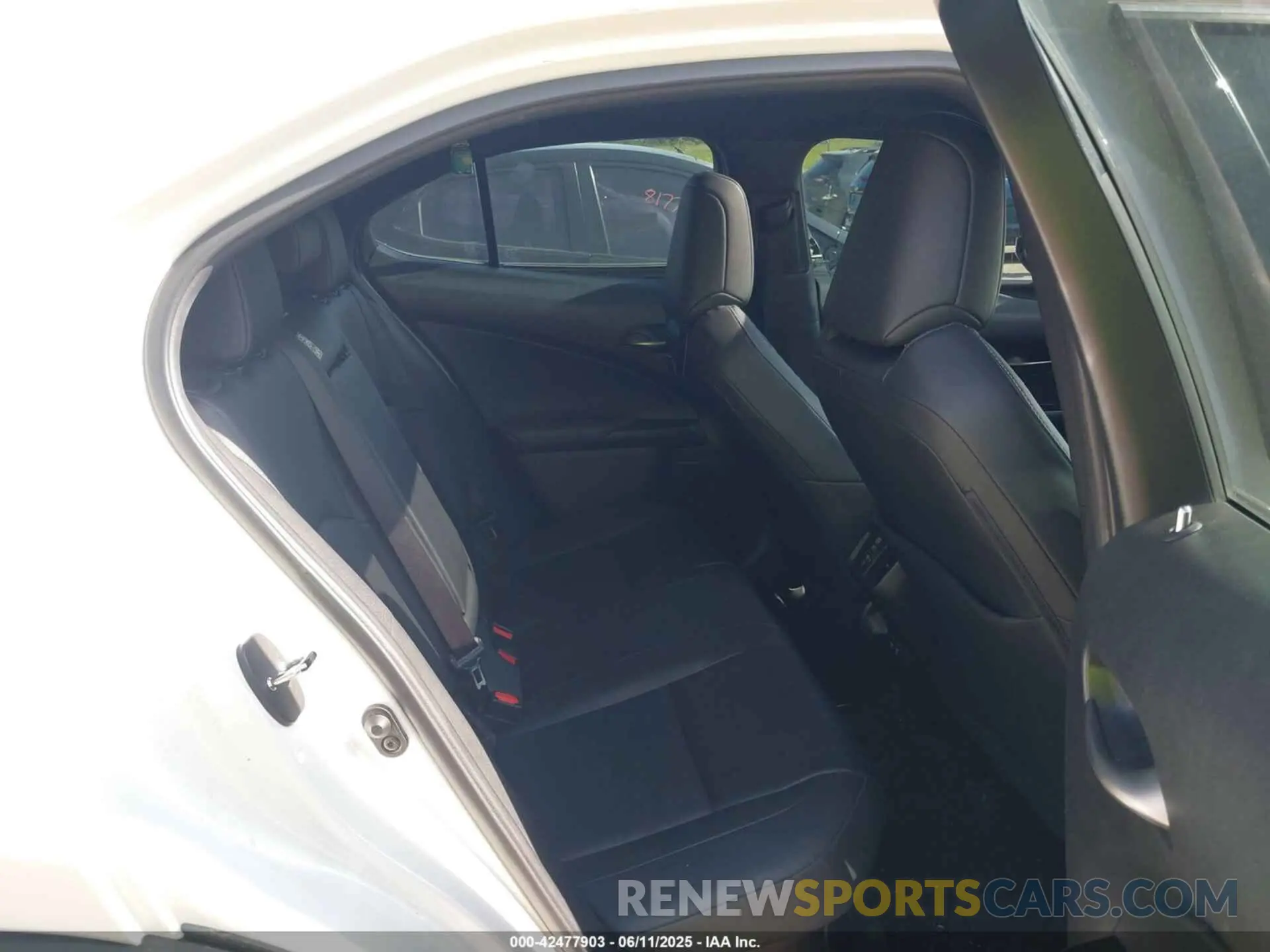 8 Photograph of a damaged car JTHU9JBH2K2019087 LEXUS UX 250H 2019