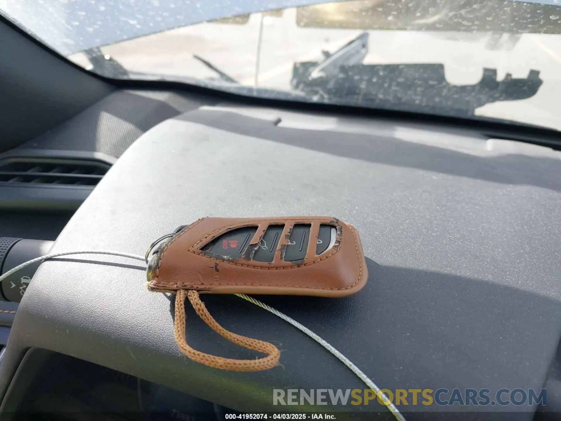 11 Photograph of a damaged car JTHU9JBH4K2005403 LEXUS UX 250H 2019