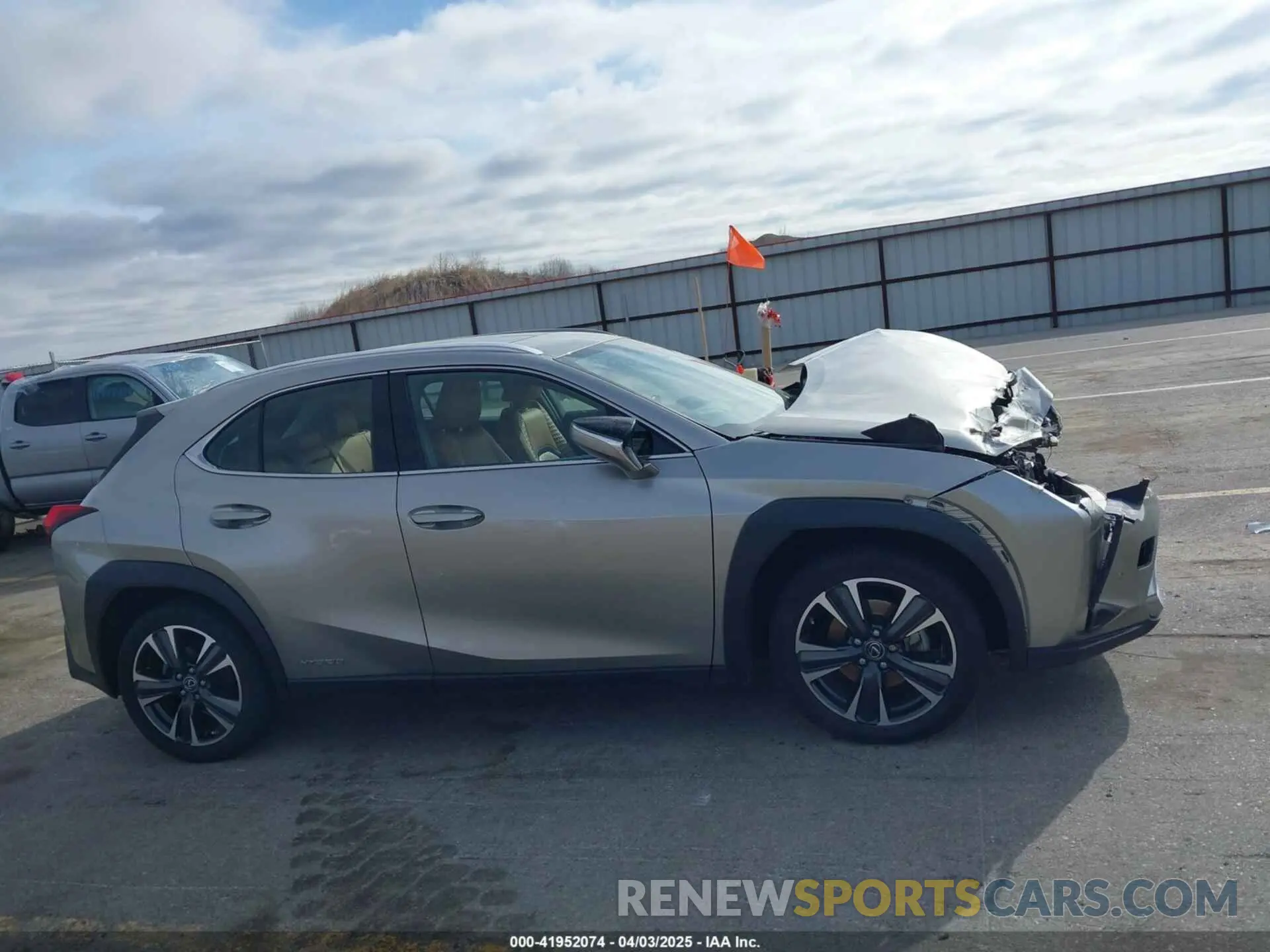 14 Photograph of a damaged car JTHU9JBH4K2005403 LEXUS UX 250H 2019