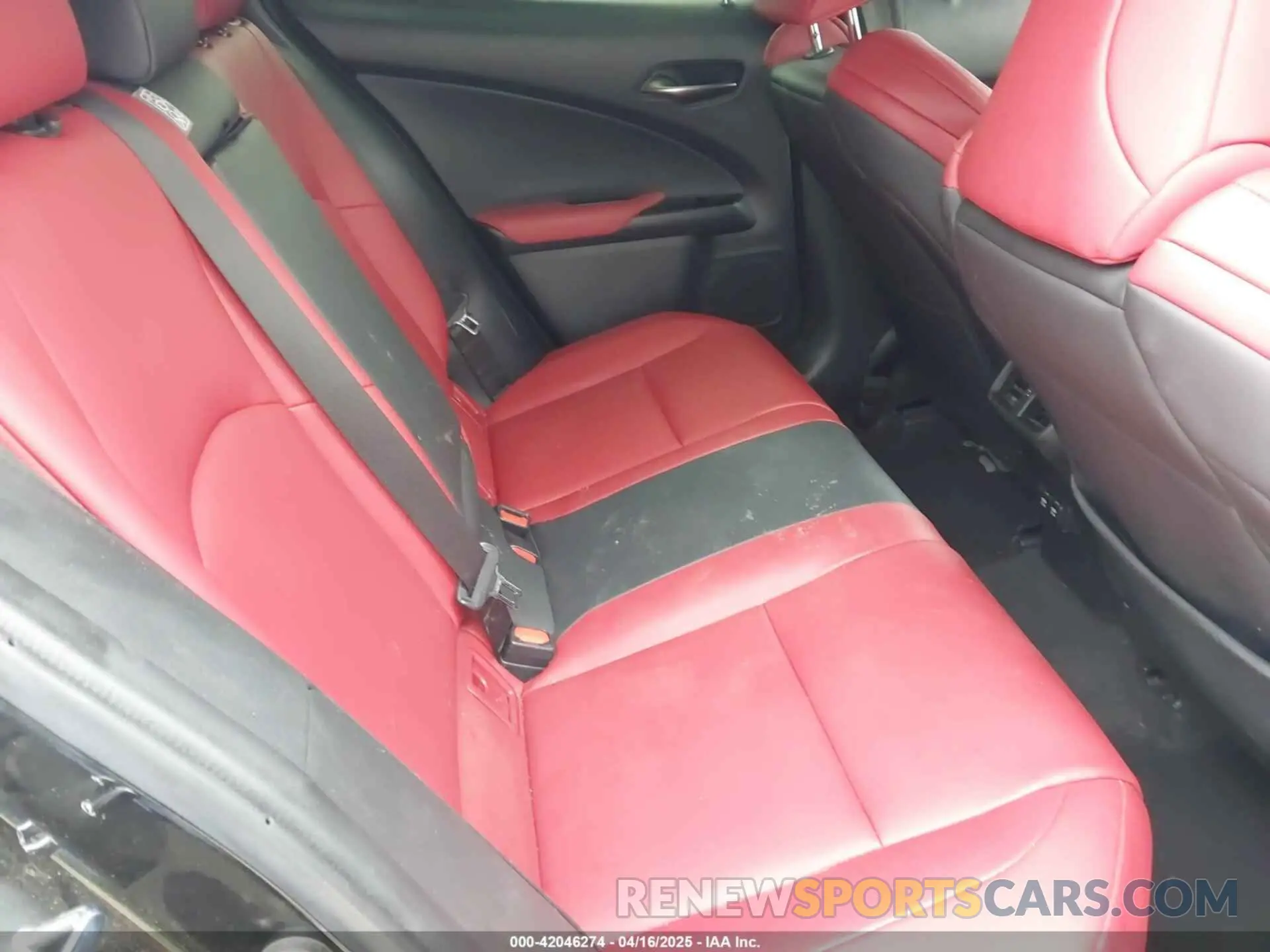 8 Photograph of a damaged car JTHU9JBH5K2018239 LEXUS UX 250H 2019