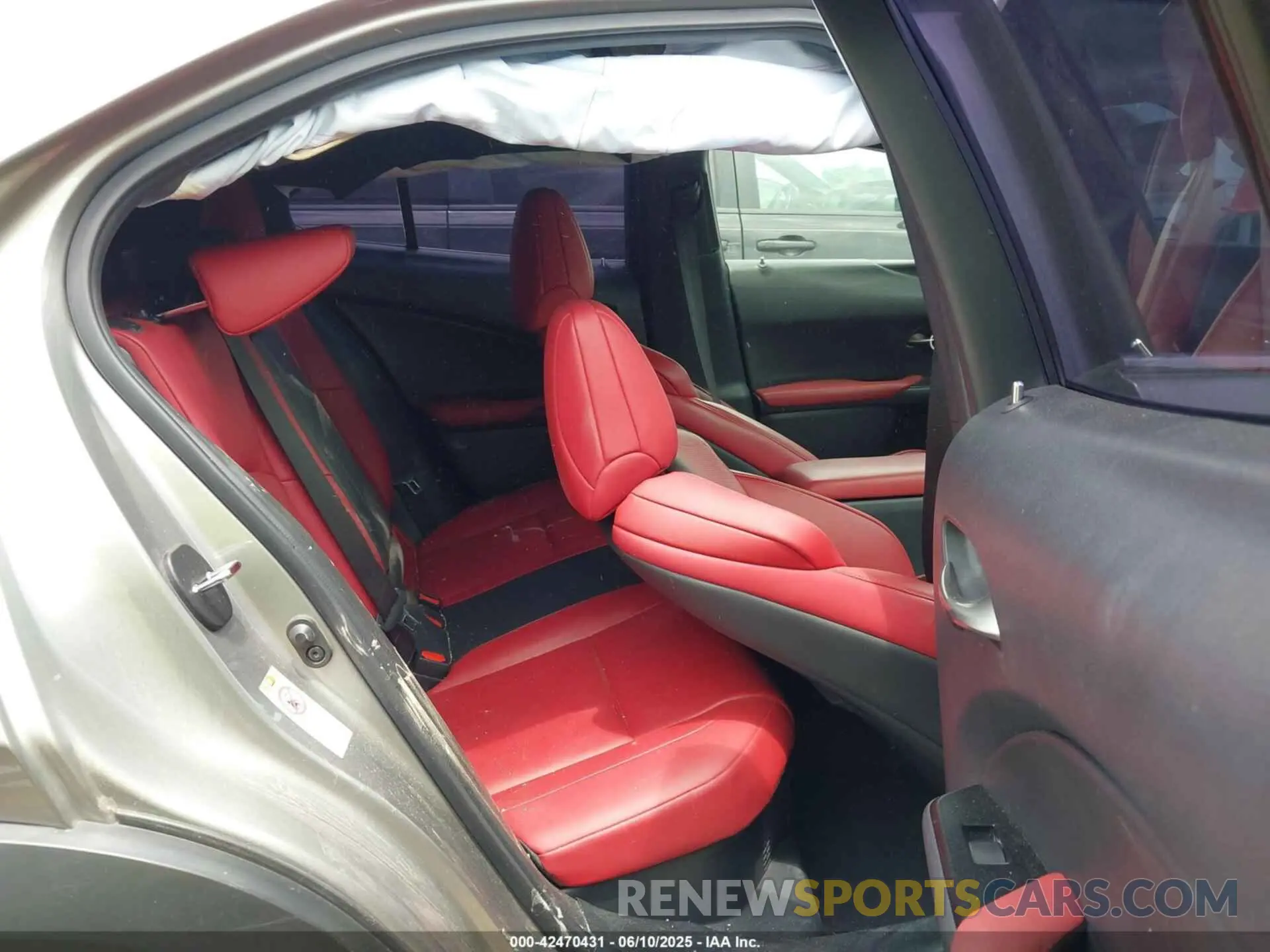8 Photograph of a damaged car JTHU9JBH7K2012457 LEXUS UX 250H 2019