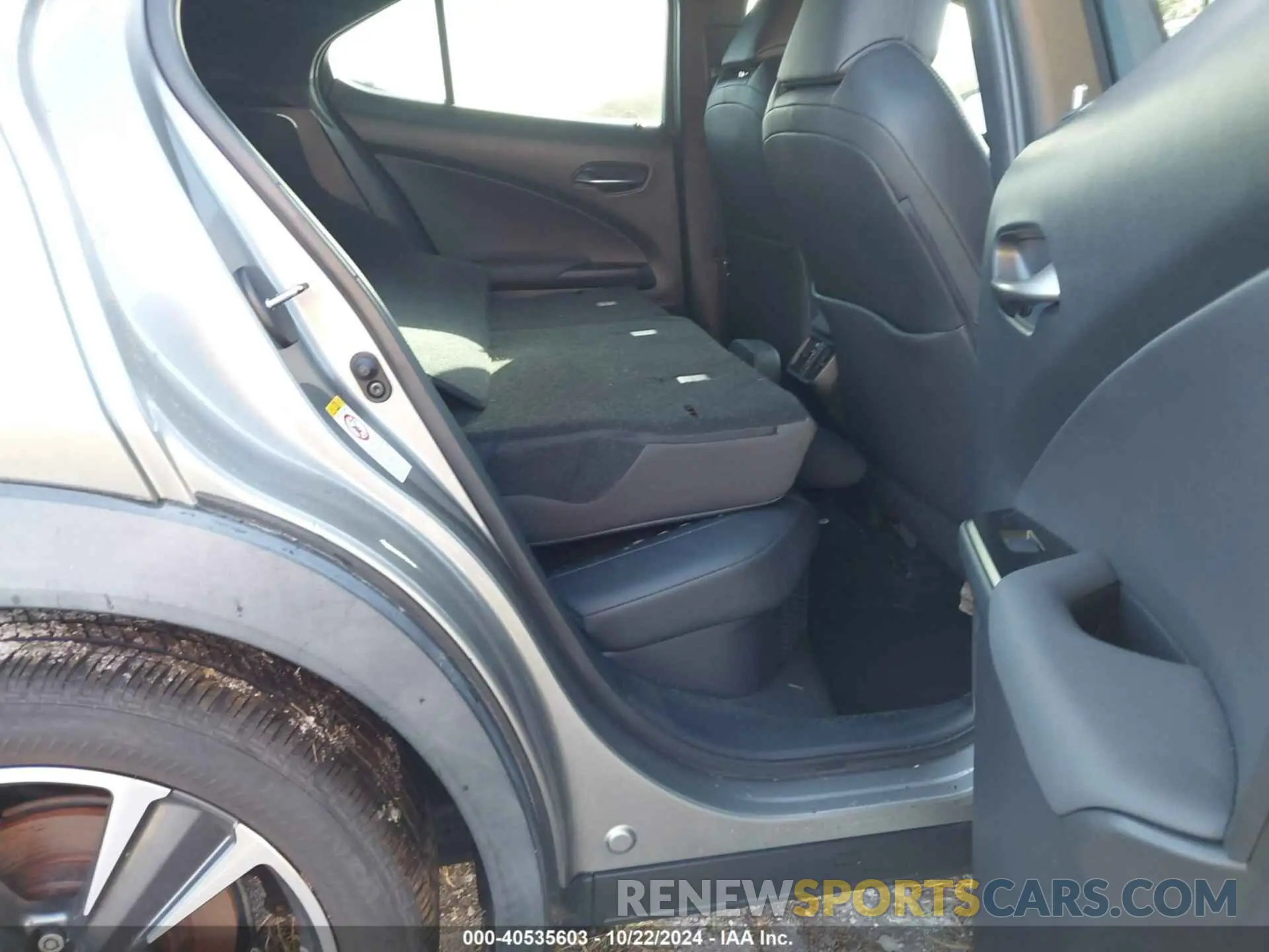 8 Photograph of a damaged car JTHU9JBH7K2017285 LEXUS UX 250H 2019