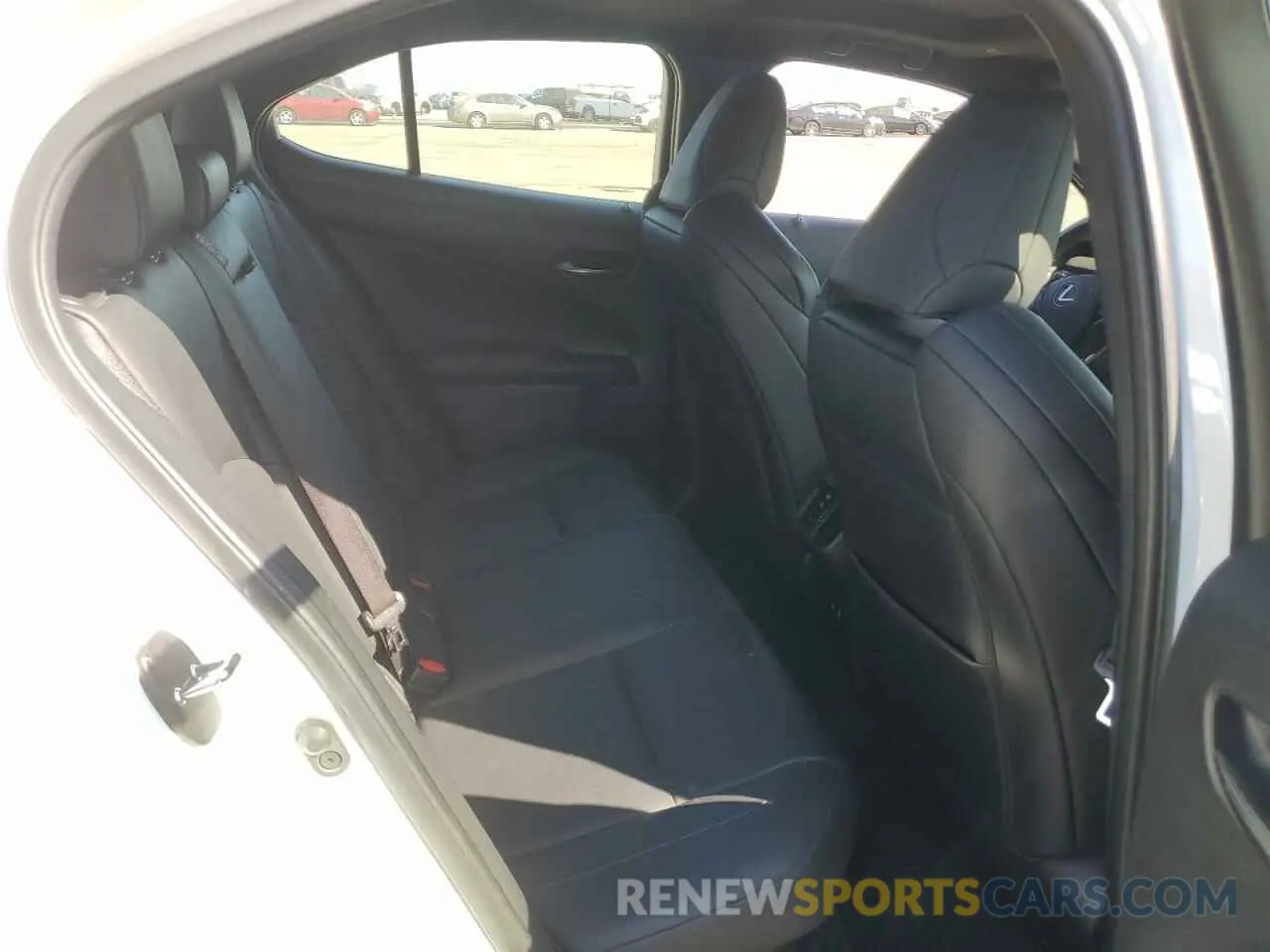11 Photograph of a damaged car JTHU9JBH7K2018470 LEXUS UX 250H 2019