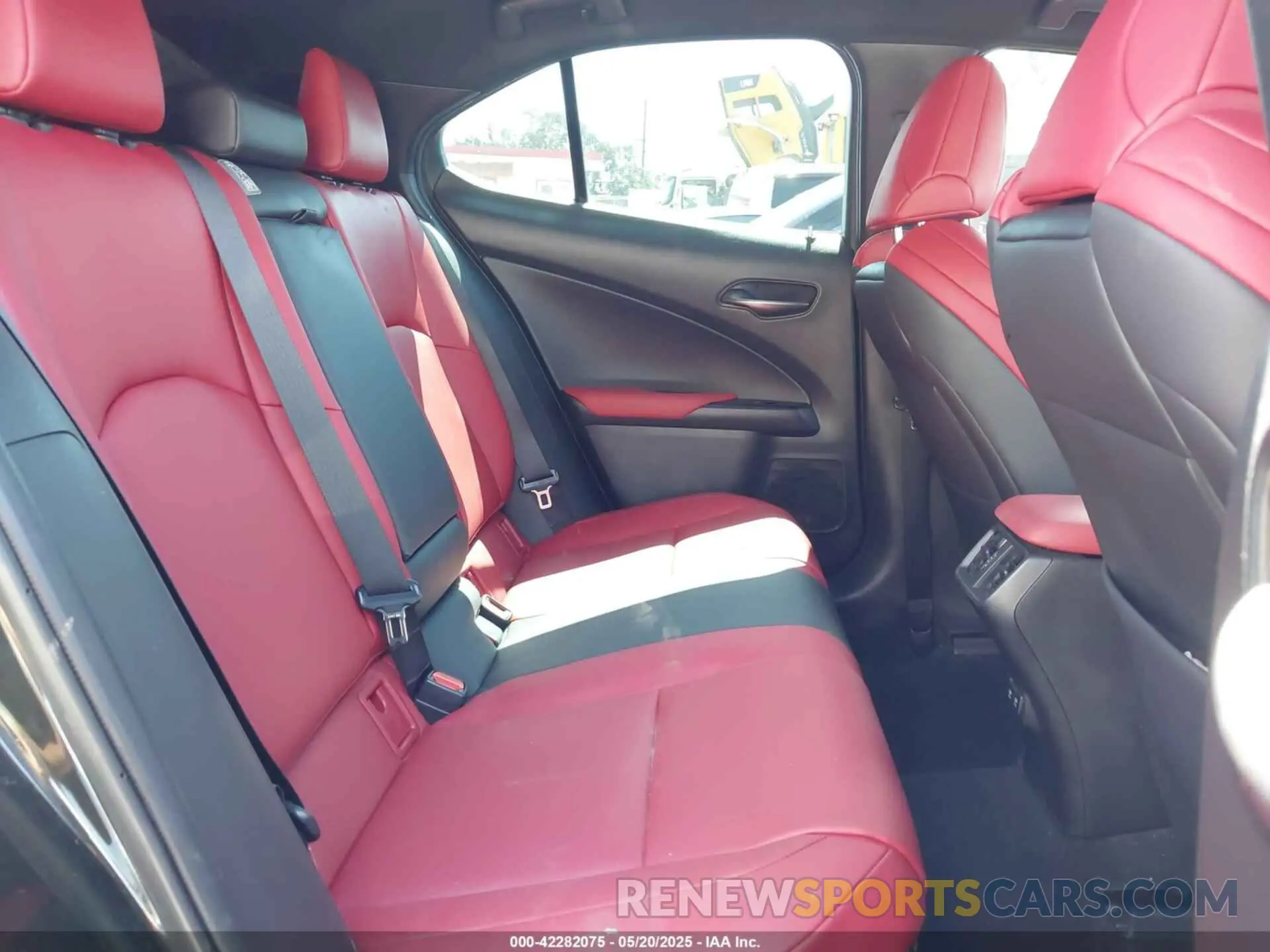 8 Photograph of a damaged car JTHE9JBH3L2031805 LEXUS UX 250H 2020