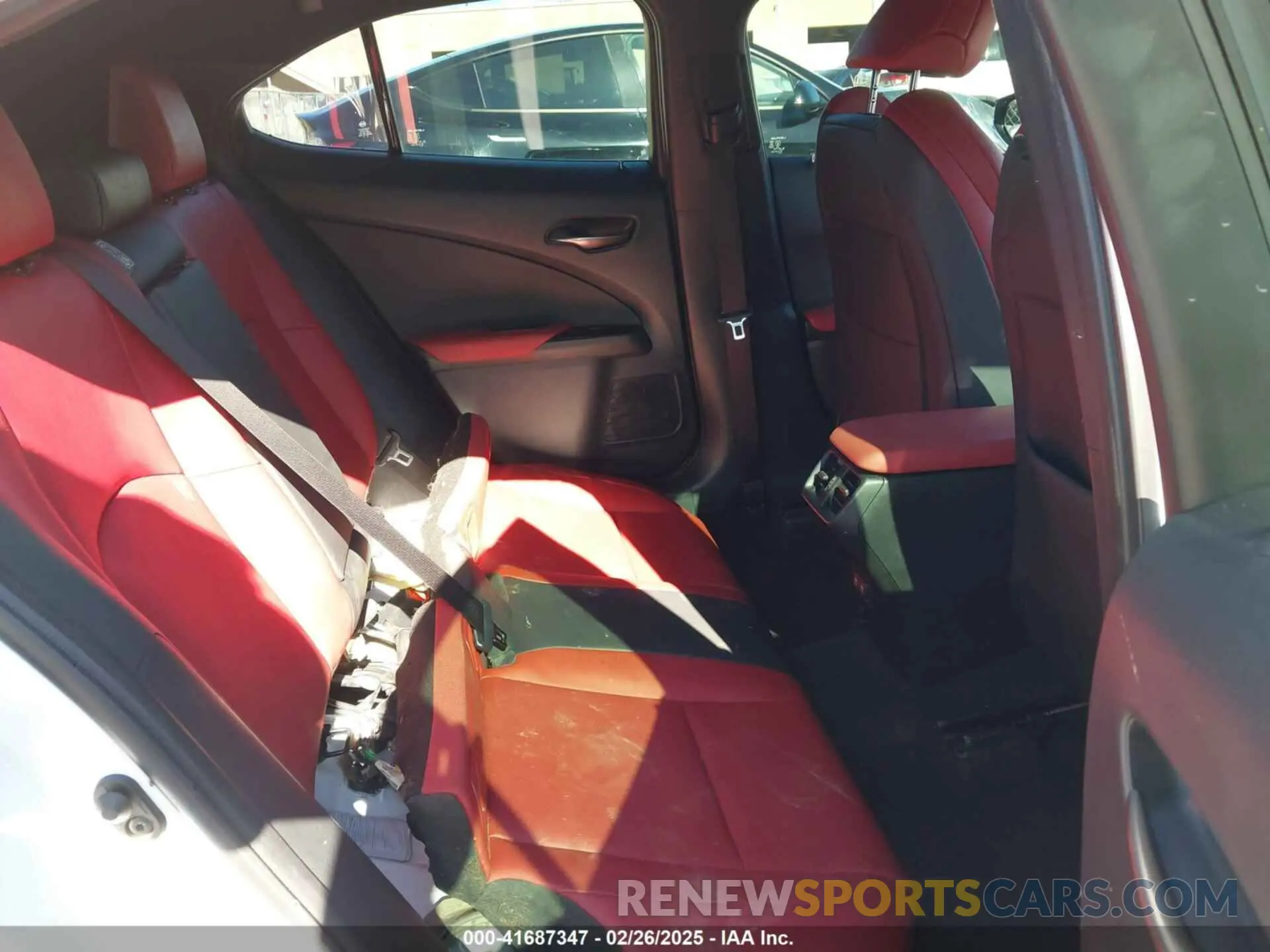 8 Photograph of a damaged car JTHE9JBH7L2032553 LEXUS UX 250H 2020